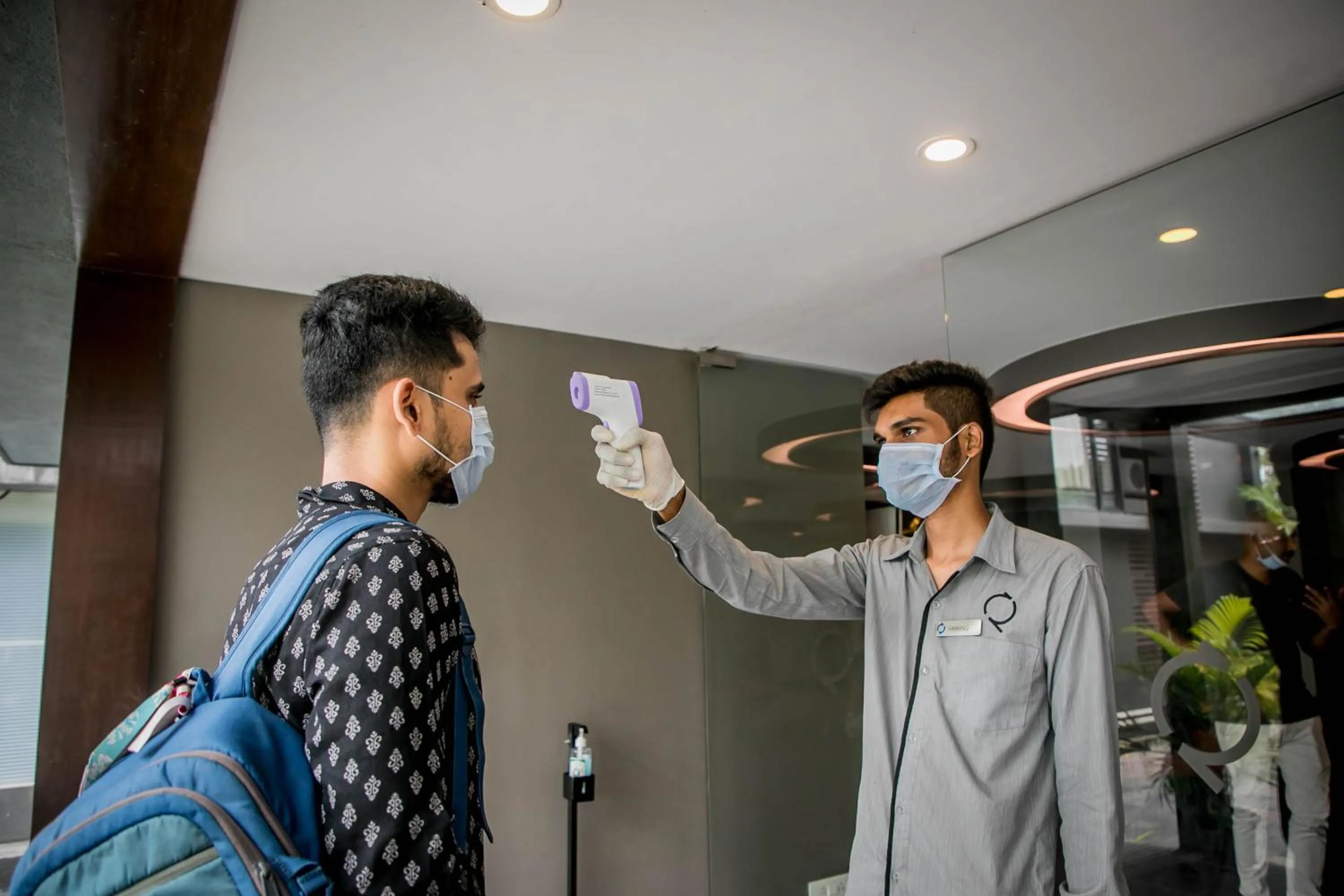 Food and drinks in SinQ Beach Morjim