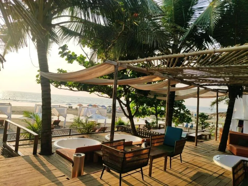 Restaurant/places to eat in SinQ Beach Morjim