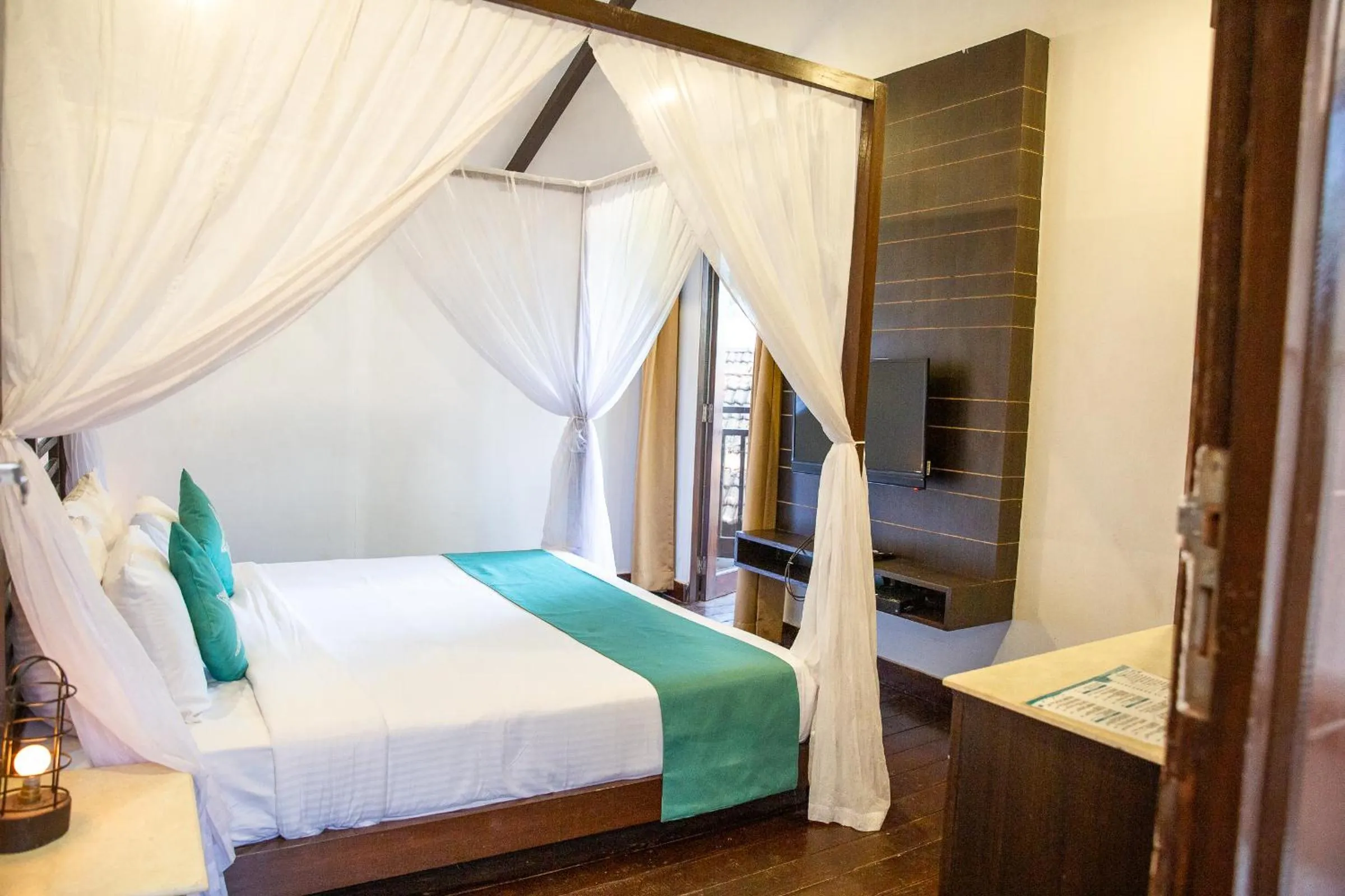 Bed in SinQ Beach Morjim