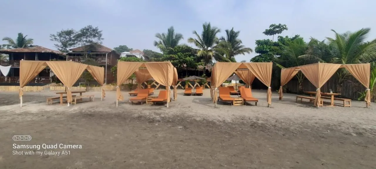 Day in SinQ Beach Morjim