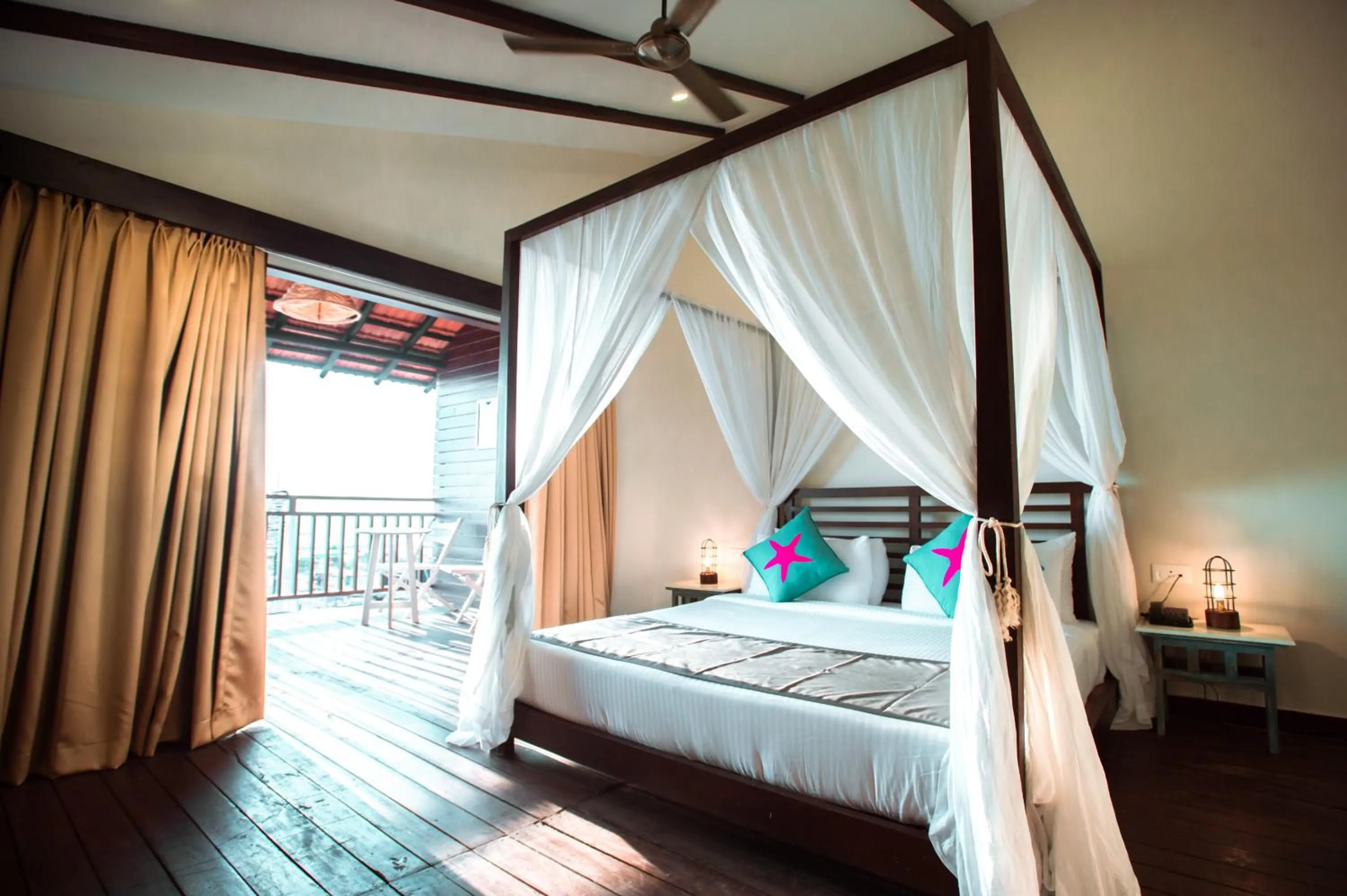Bedroom, Bed in SinQ Beach Morjim