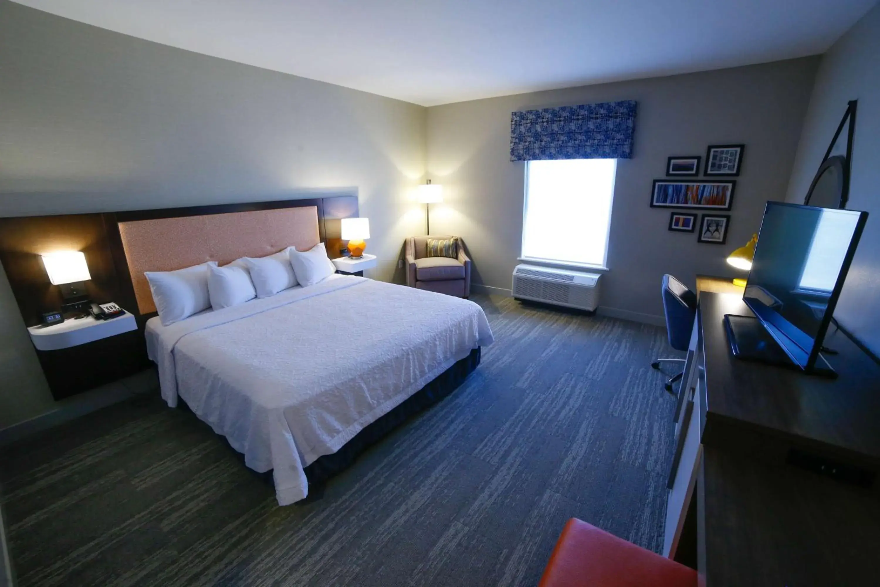 Bedroom, Bed in Hampton Inn & Suites Forest City Bedroom, Bed in Hampton Inn & Suites Forest City