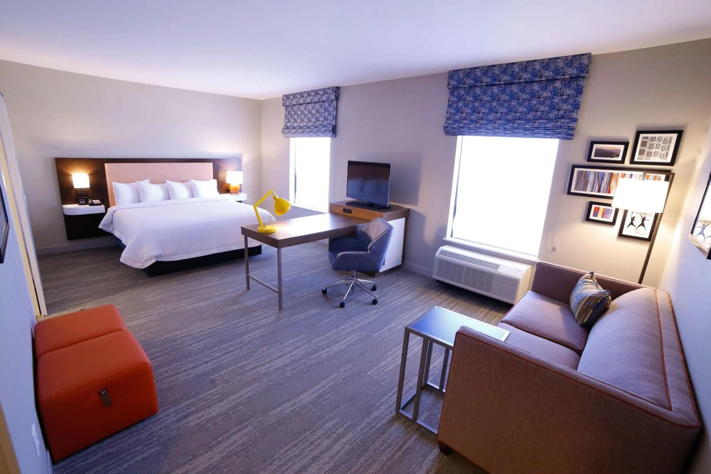Bedroom, Bed in Hampton Inn & Suites Forest City