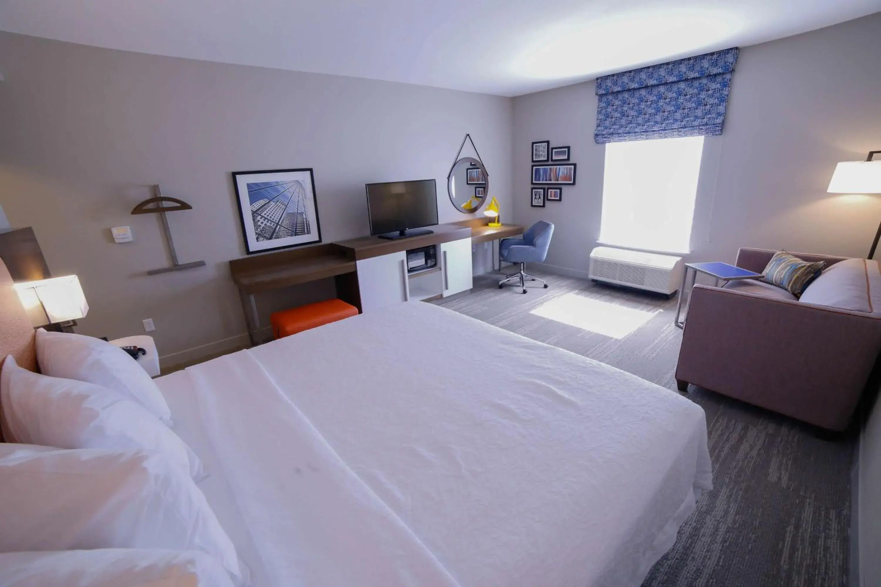 Bedroom, Bed in Hampton Inn & Suites Forest City Bedroom, Bed in Hampton Inn & Suites Forest City