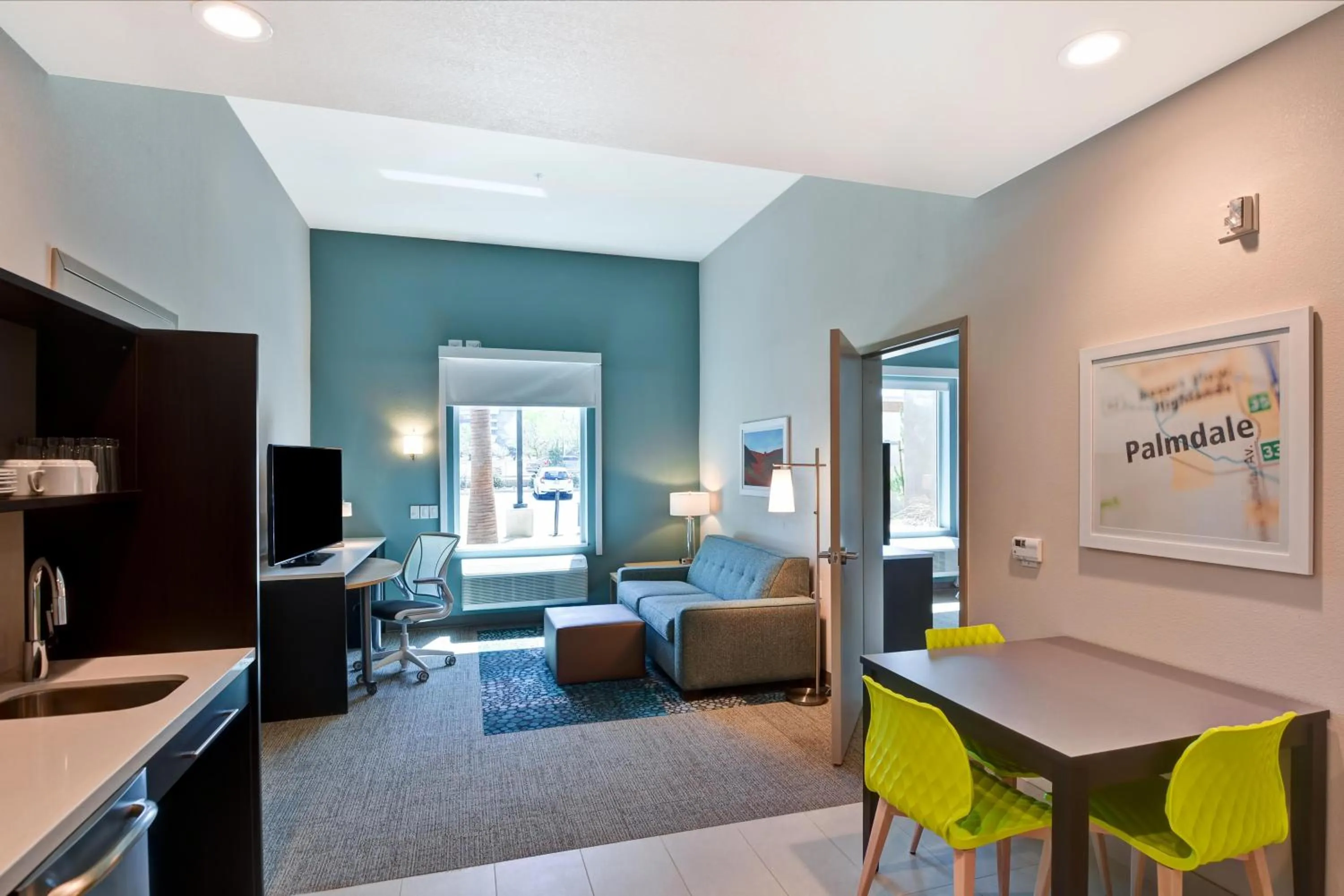 Bedroom, Bed in Home2 Suites By Hilton Palmdale