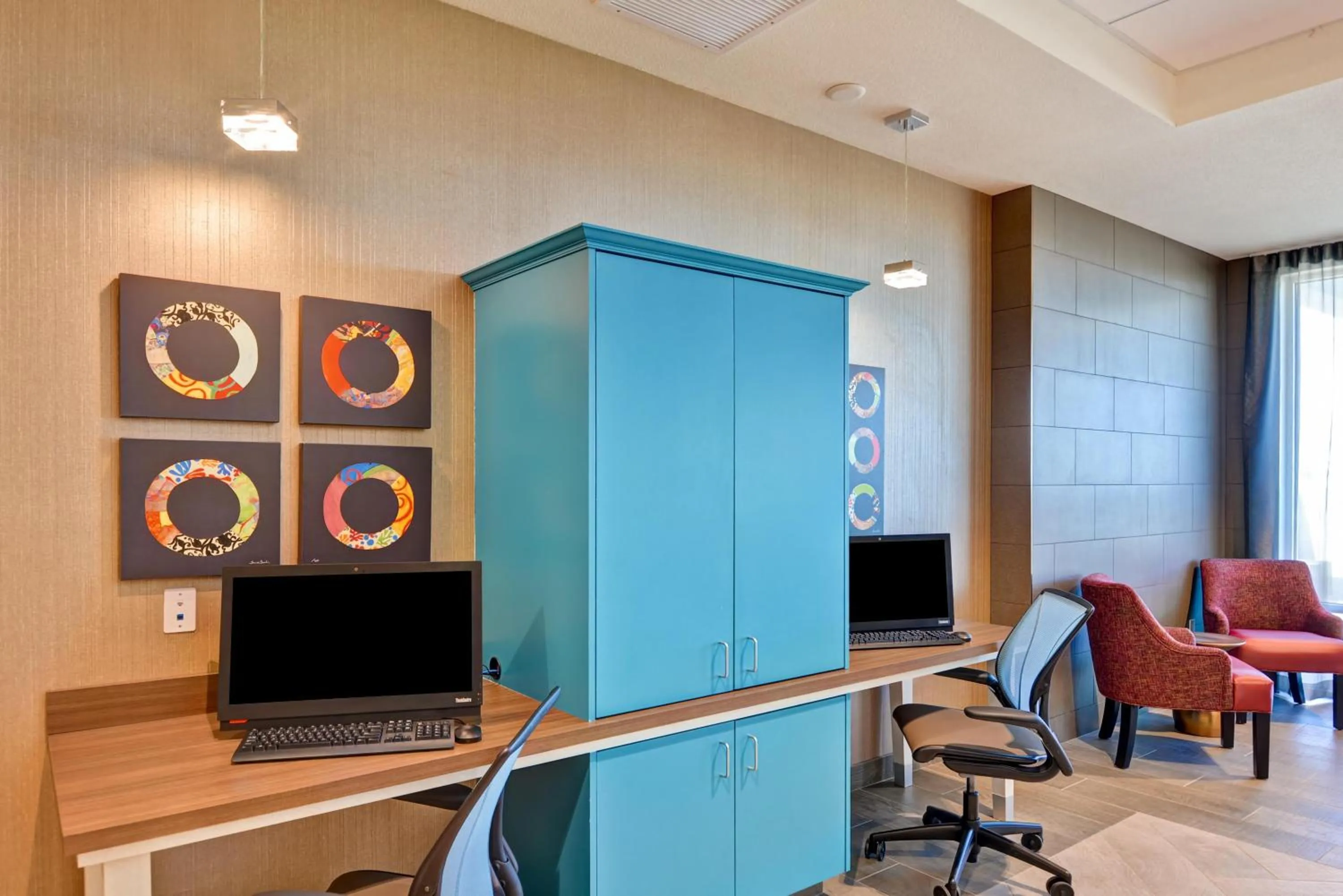 Business facilities in Home2 Suites By Hilton Palmdale