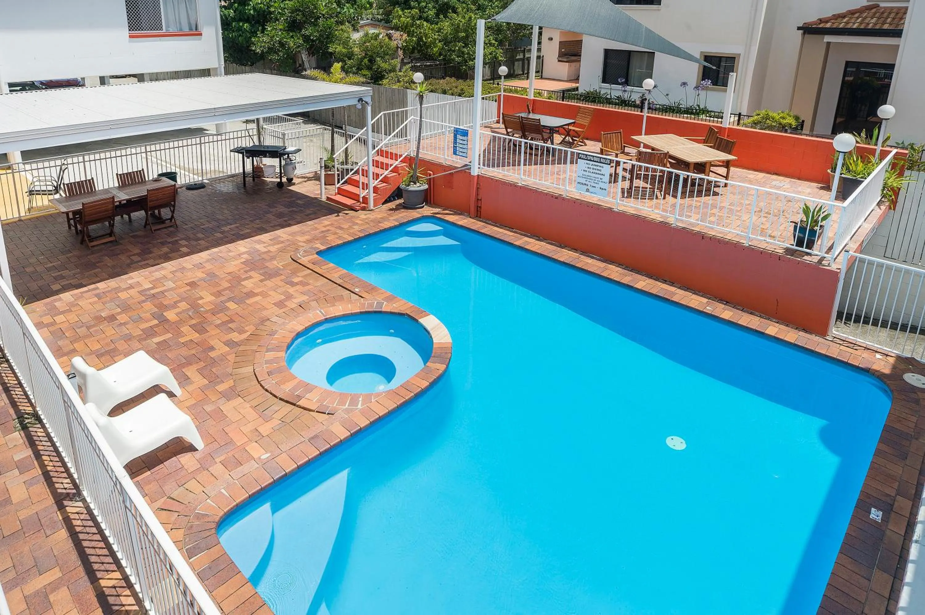 Swimming pool in Sunshine Beach Resort
