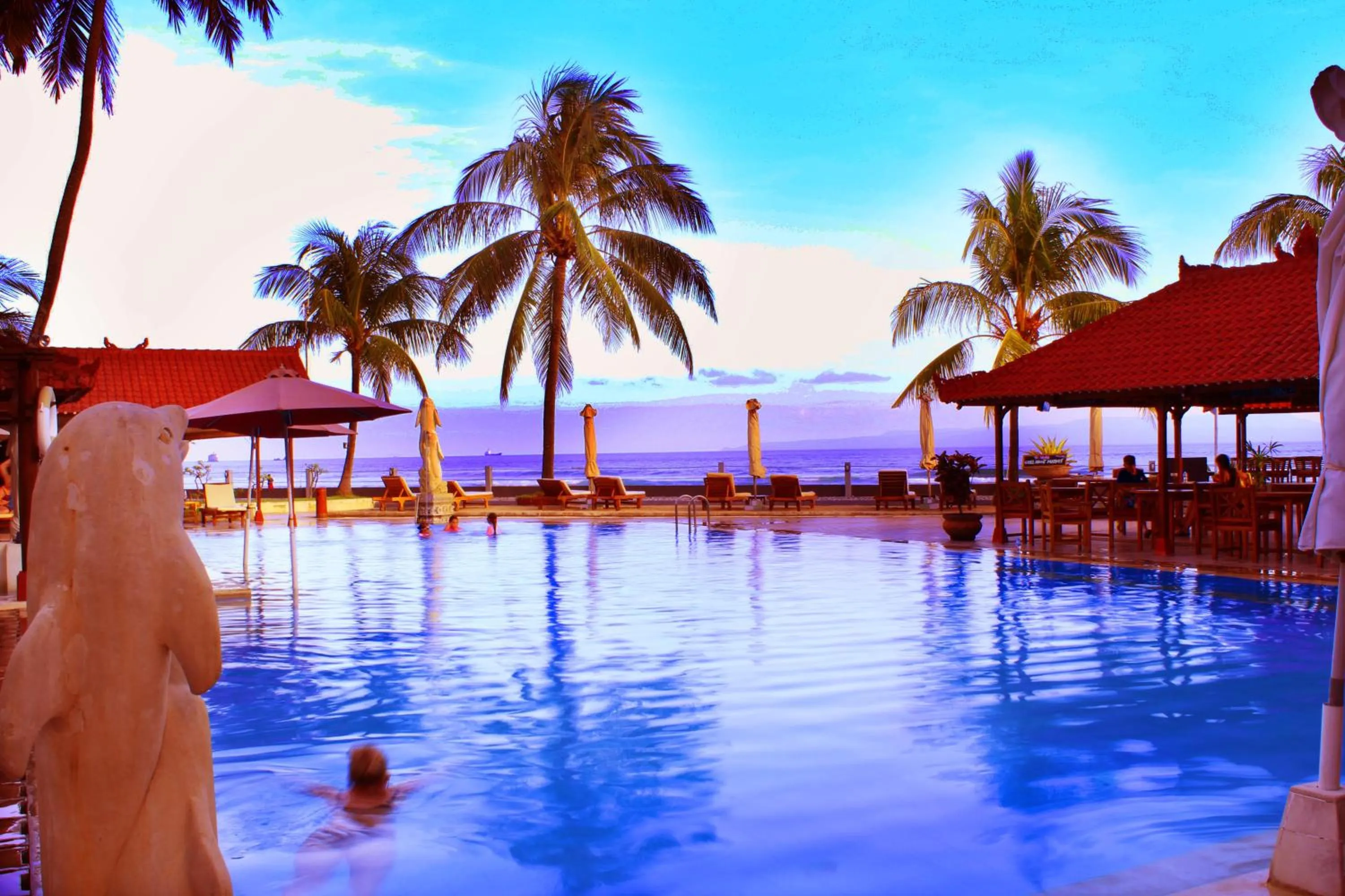 Swimming pool in Bali Palms Resort
