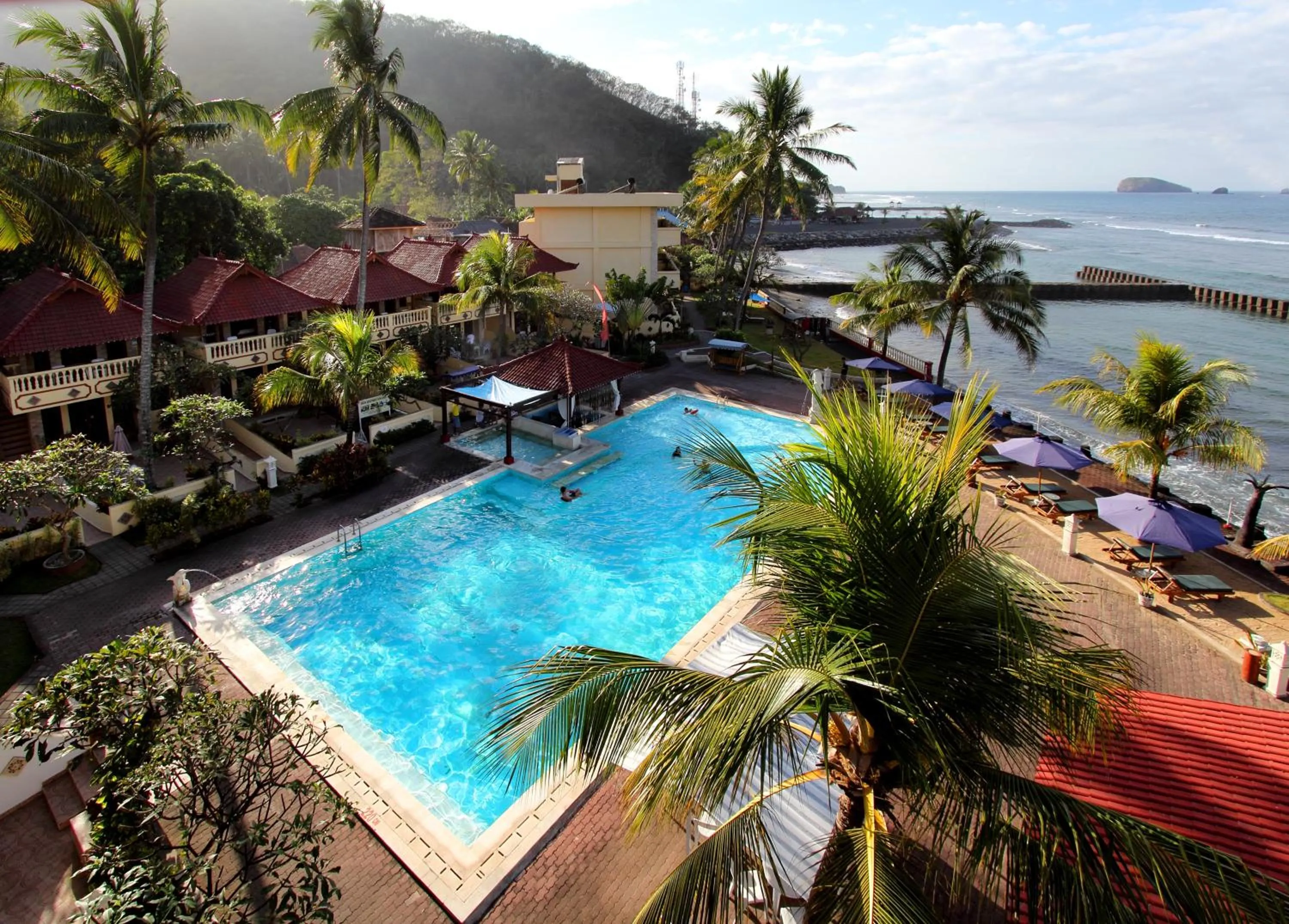 Swimming pool in Bali Palms Resort