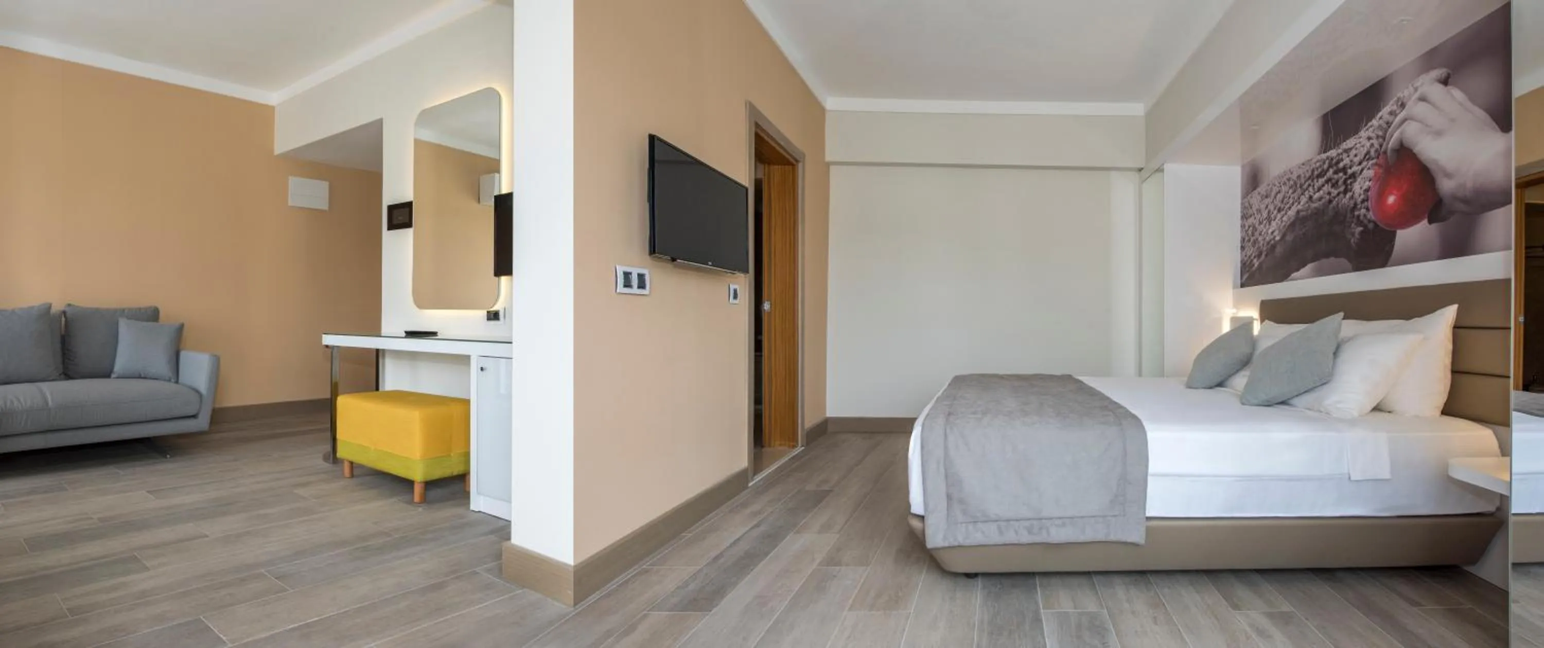 Photo of the whole room in Lalila Blue Suites