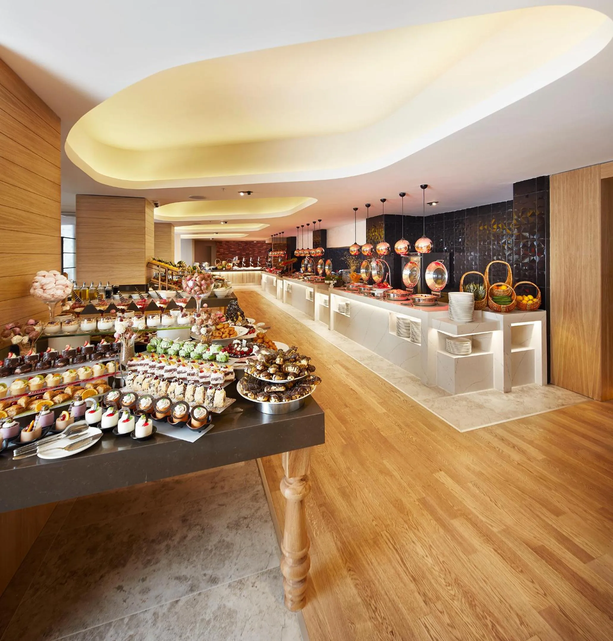 Food and drinks in Lalila Blue Suites