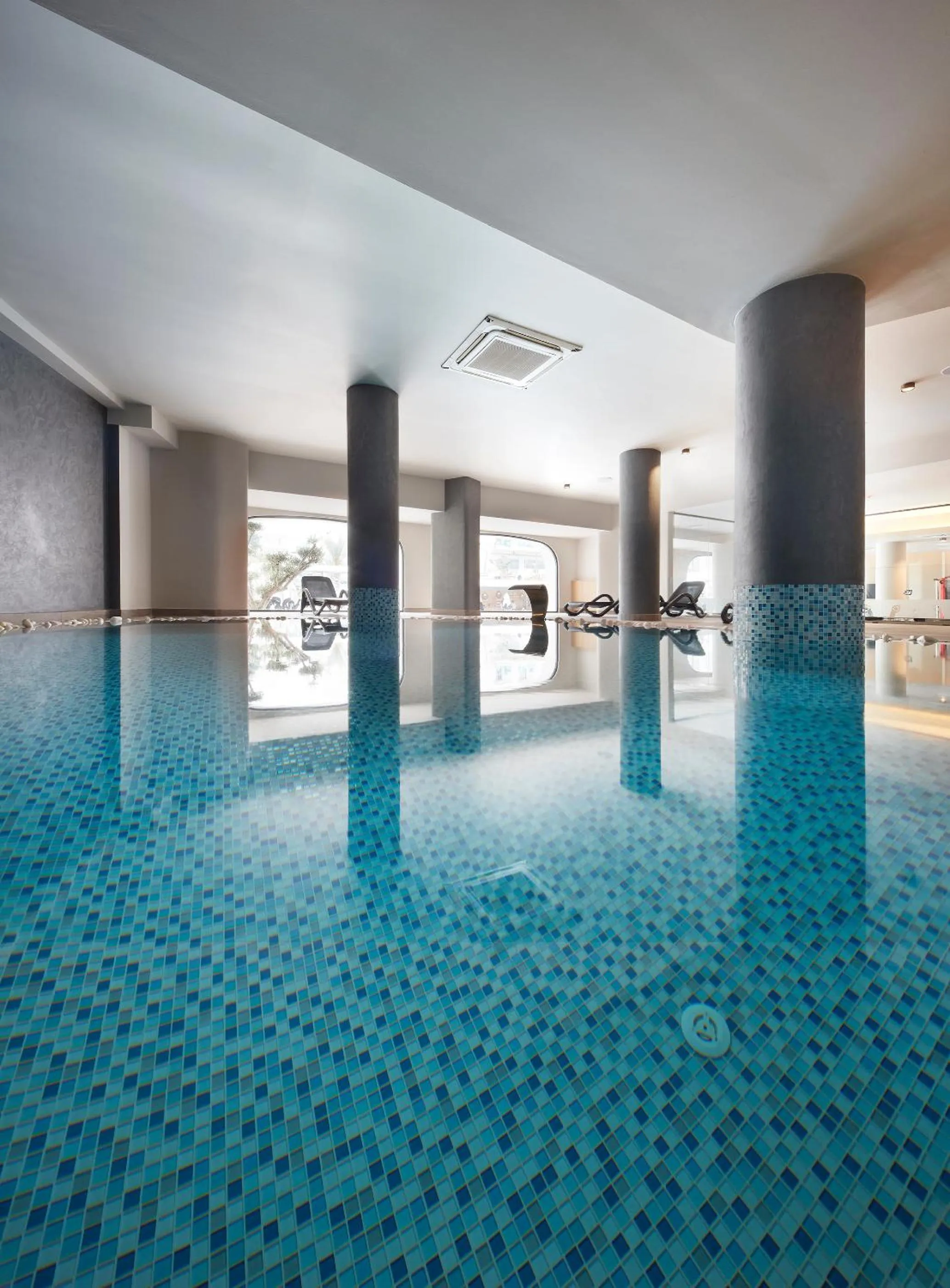 Swimming pool in Lalila Blue Suites