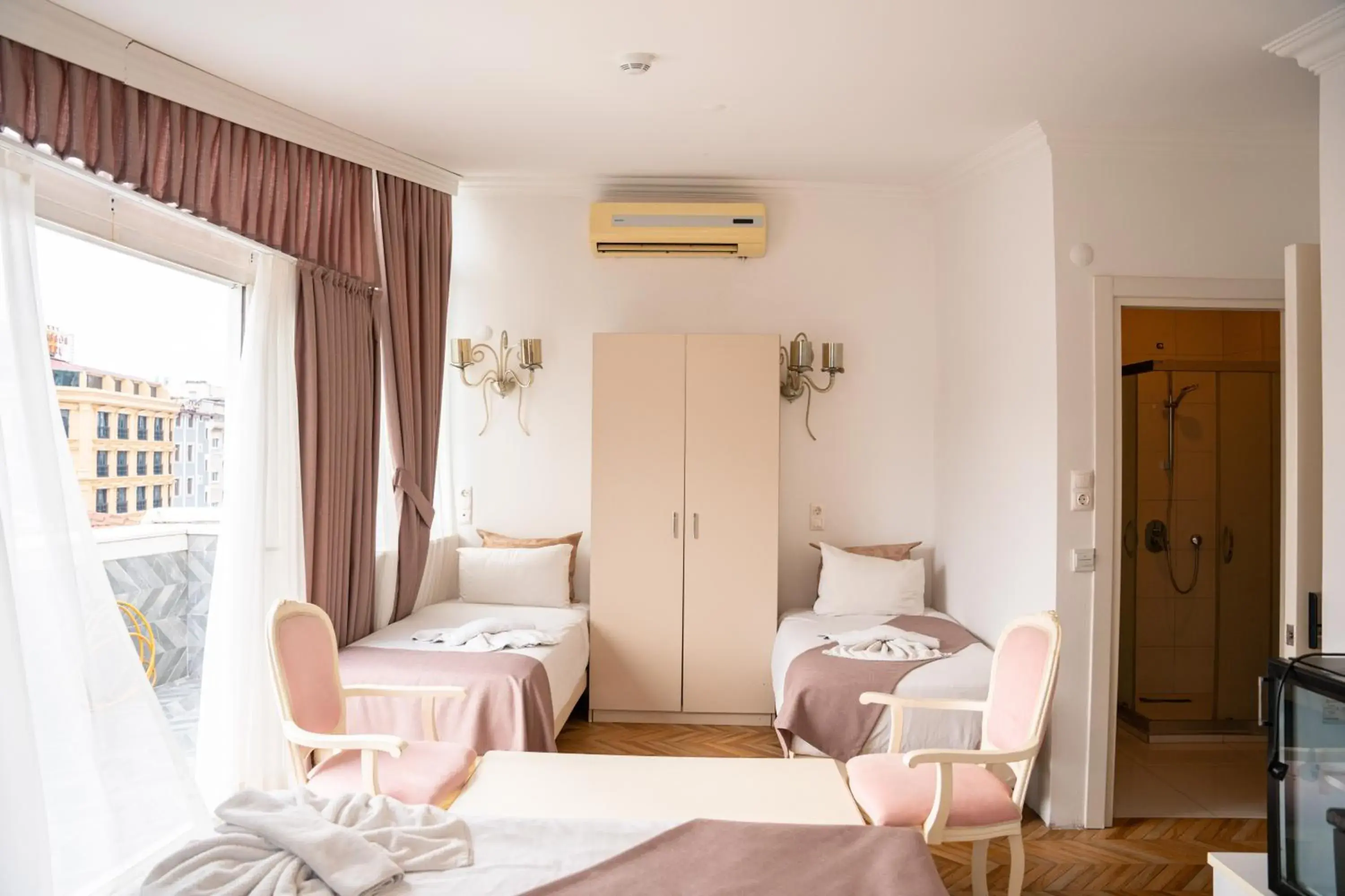 Quadruple Room with Terrace in Pearl Hotel İstanbul Quadruple Room with Terrace in Pearl Hotel İstanbul