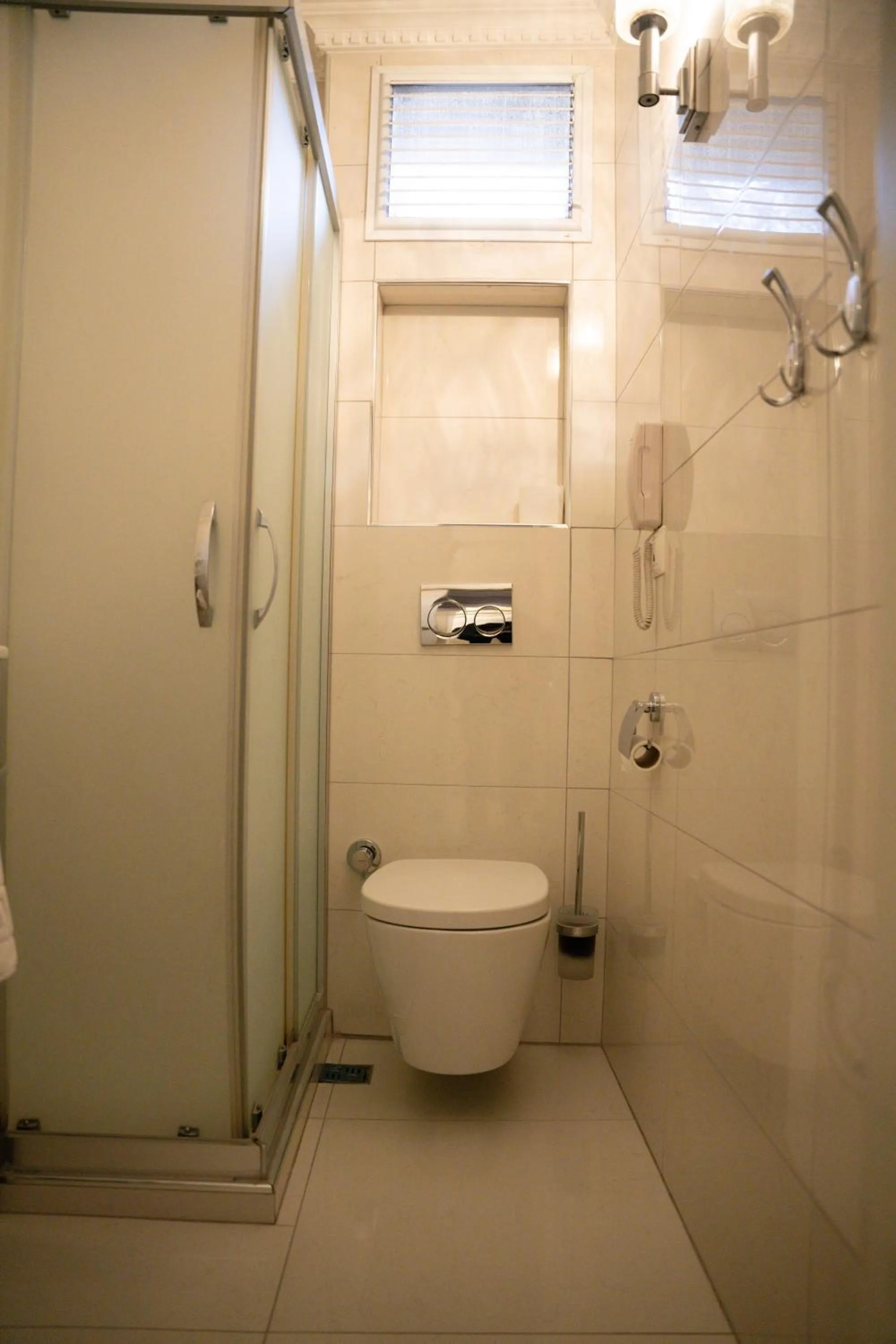 Shower in Pearl Hotel İstanbul