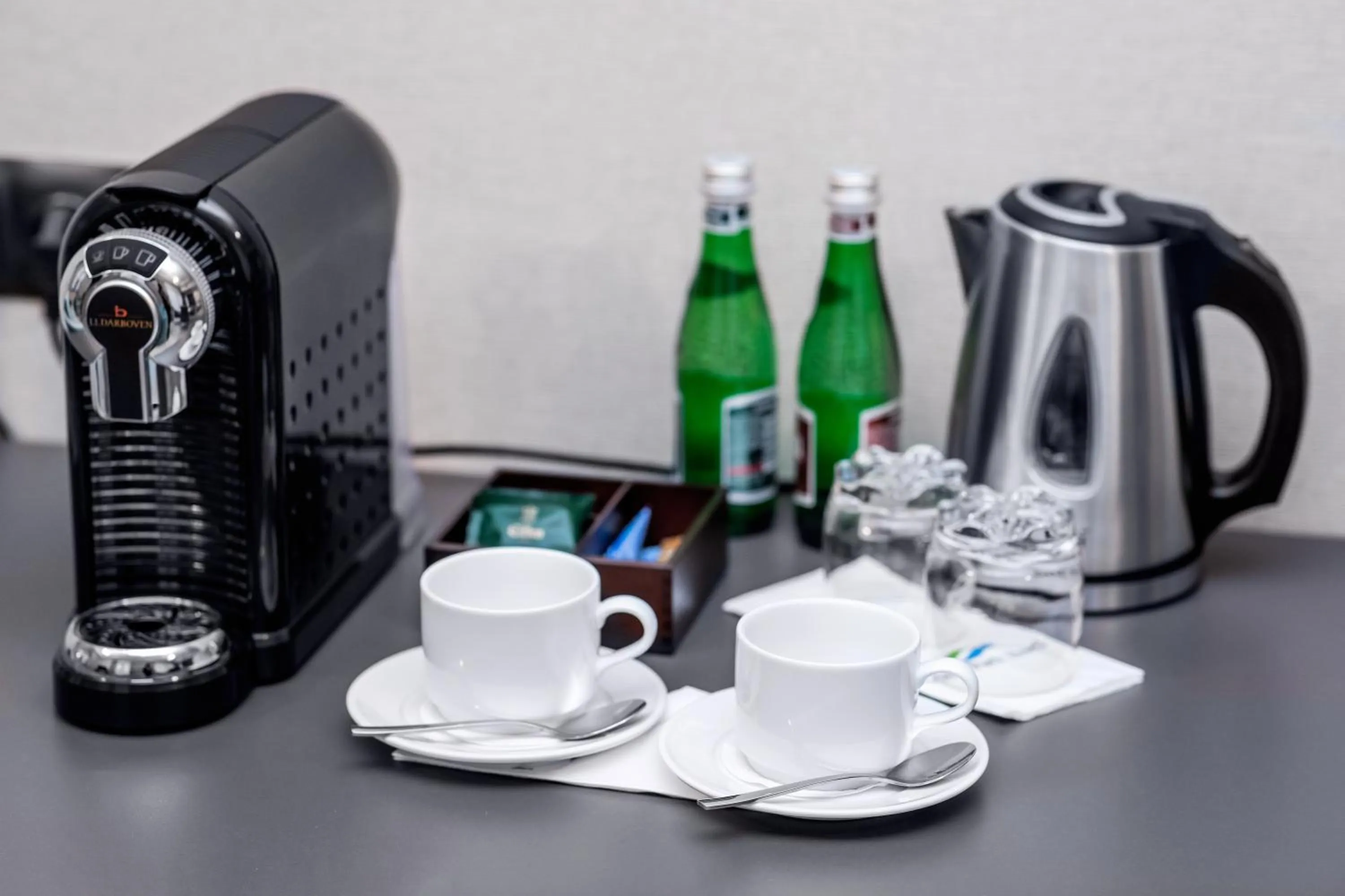 Coffee/tea facilities in Grand Park Hotel