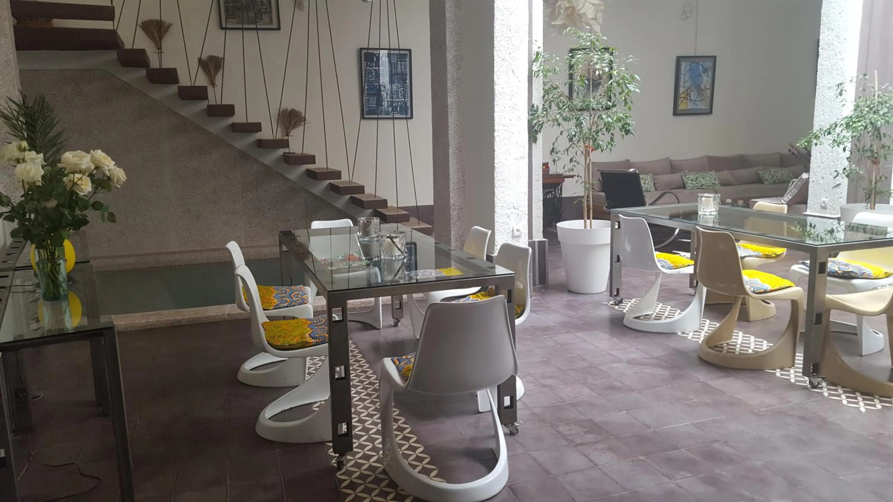 Restaurant/places to eat in Dar d'Art