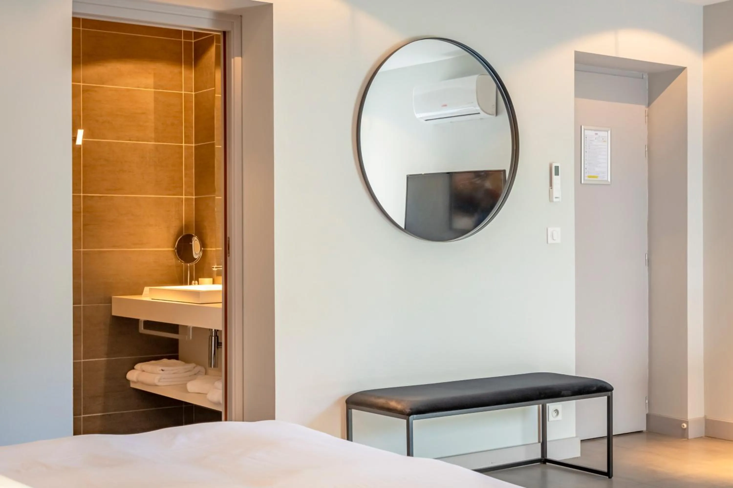 Bathroom, Bed in Lafitenia Resort
