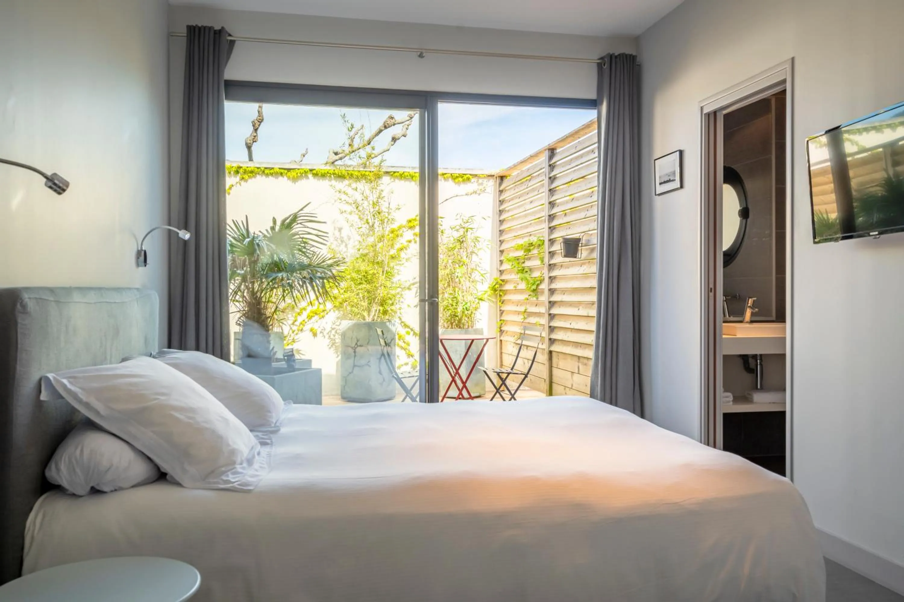 Photo of the whole room, Bed in Lafitenia Resort