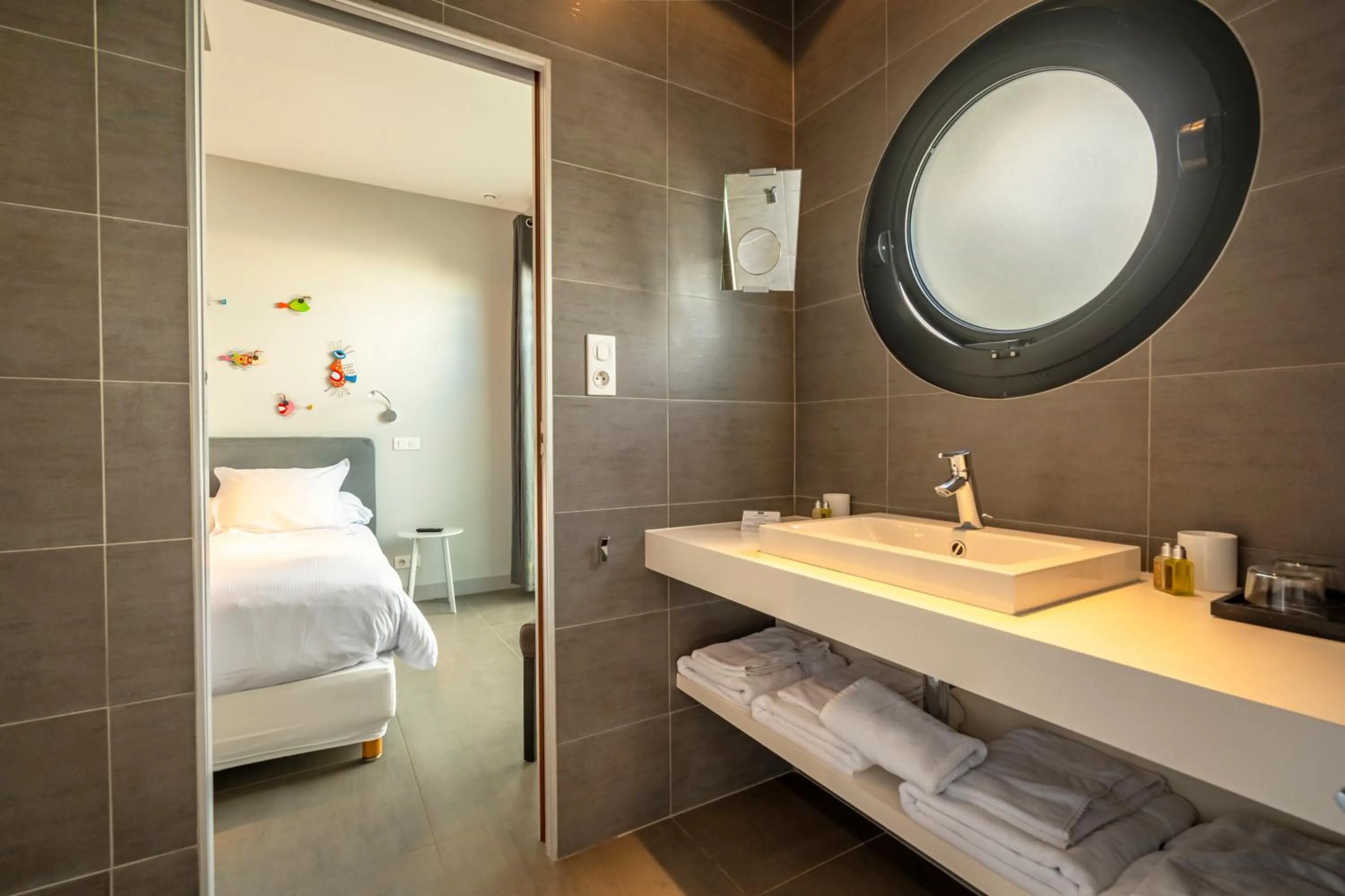 Bathroom, Bed in Lafitenia Resort