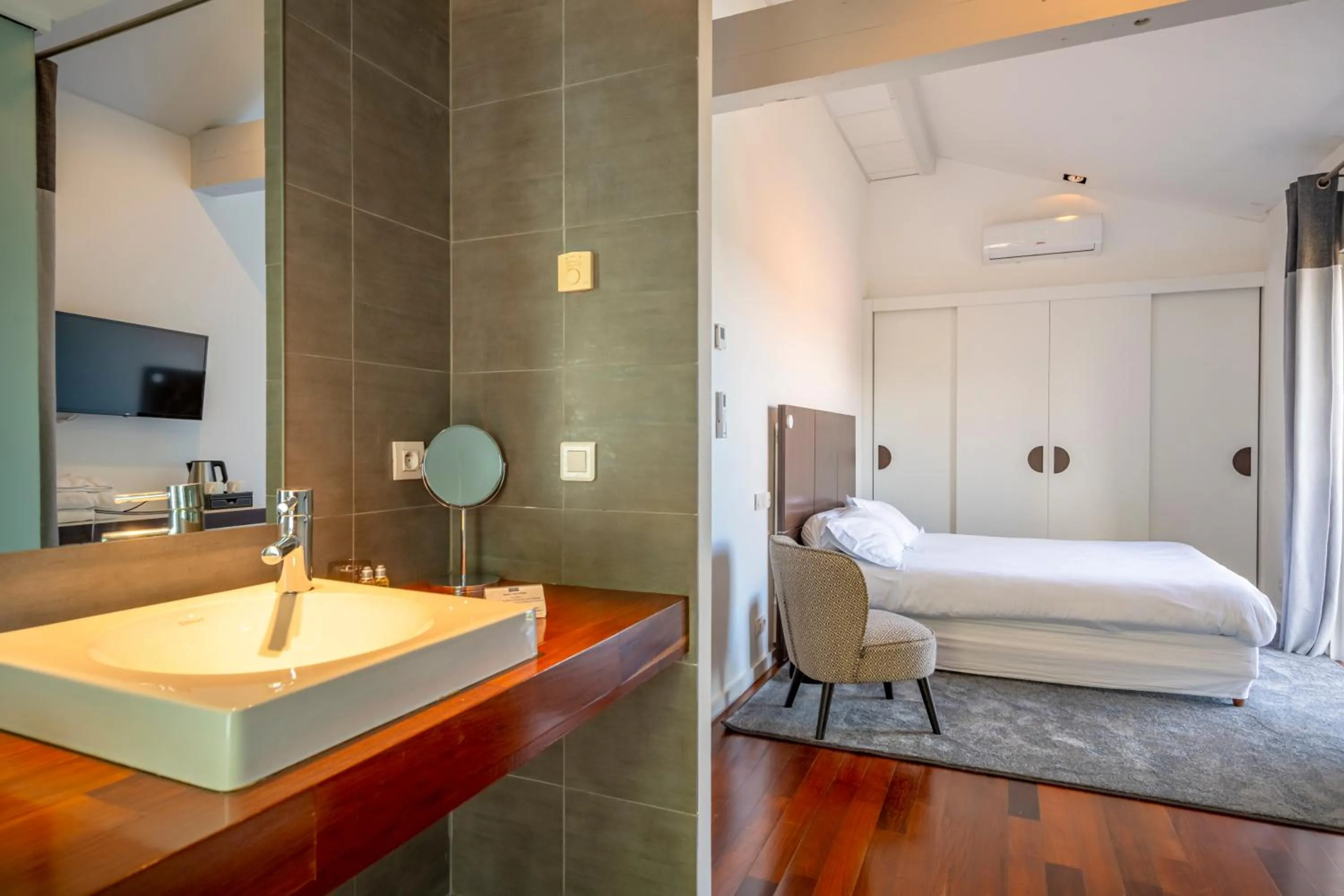 Photo of the whole room, Bed in Lafitenia Resort