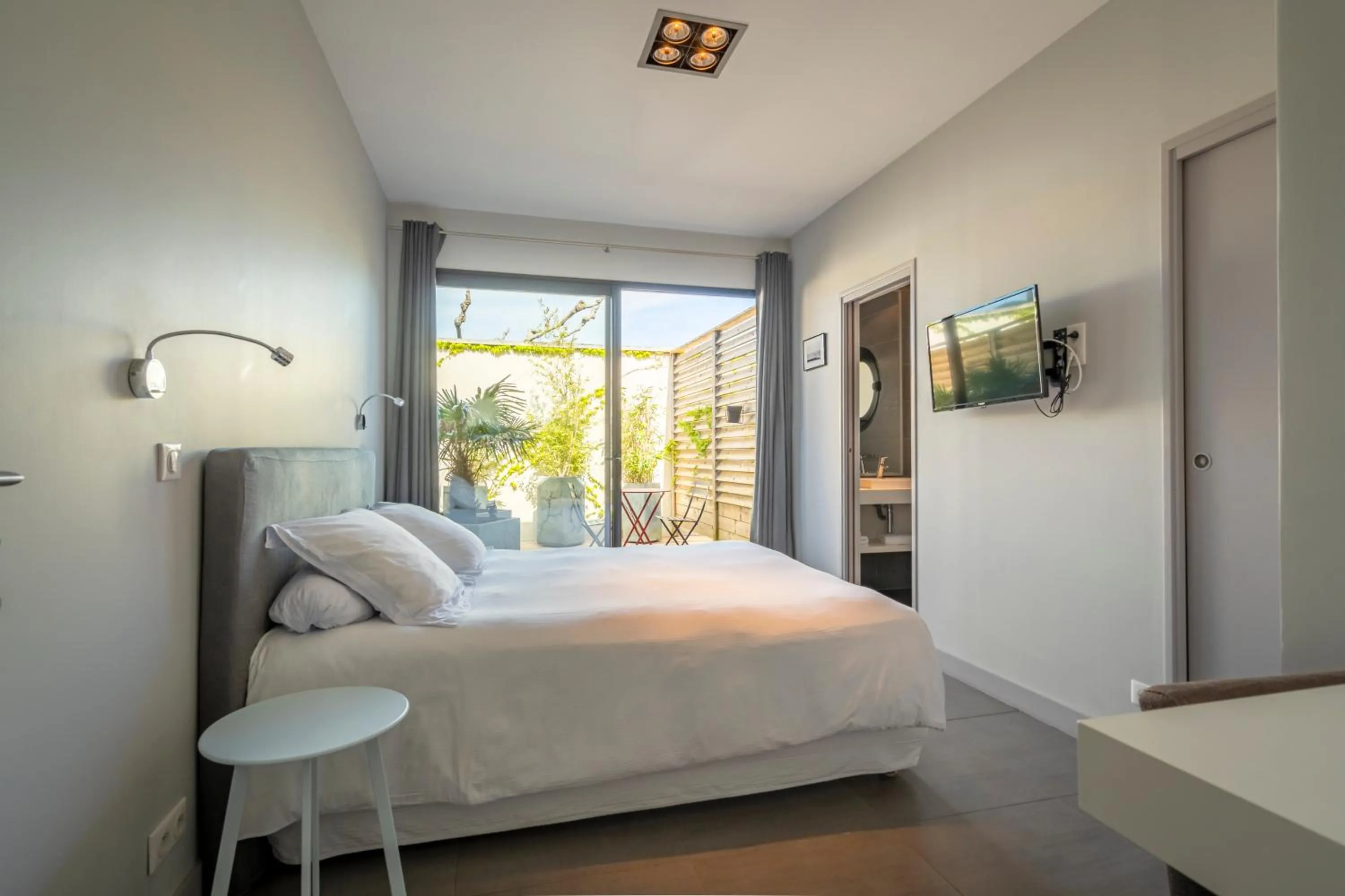 Photo of the whole room, Bed in Lafitenia Resort