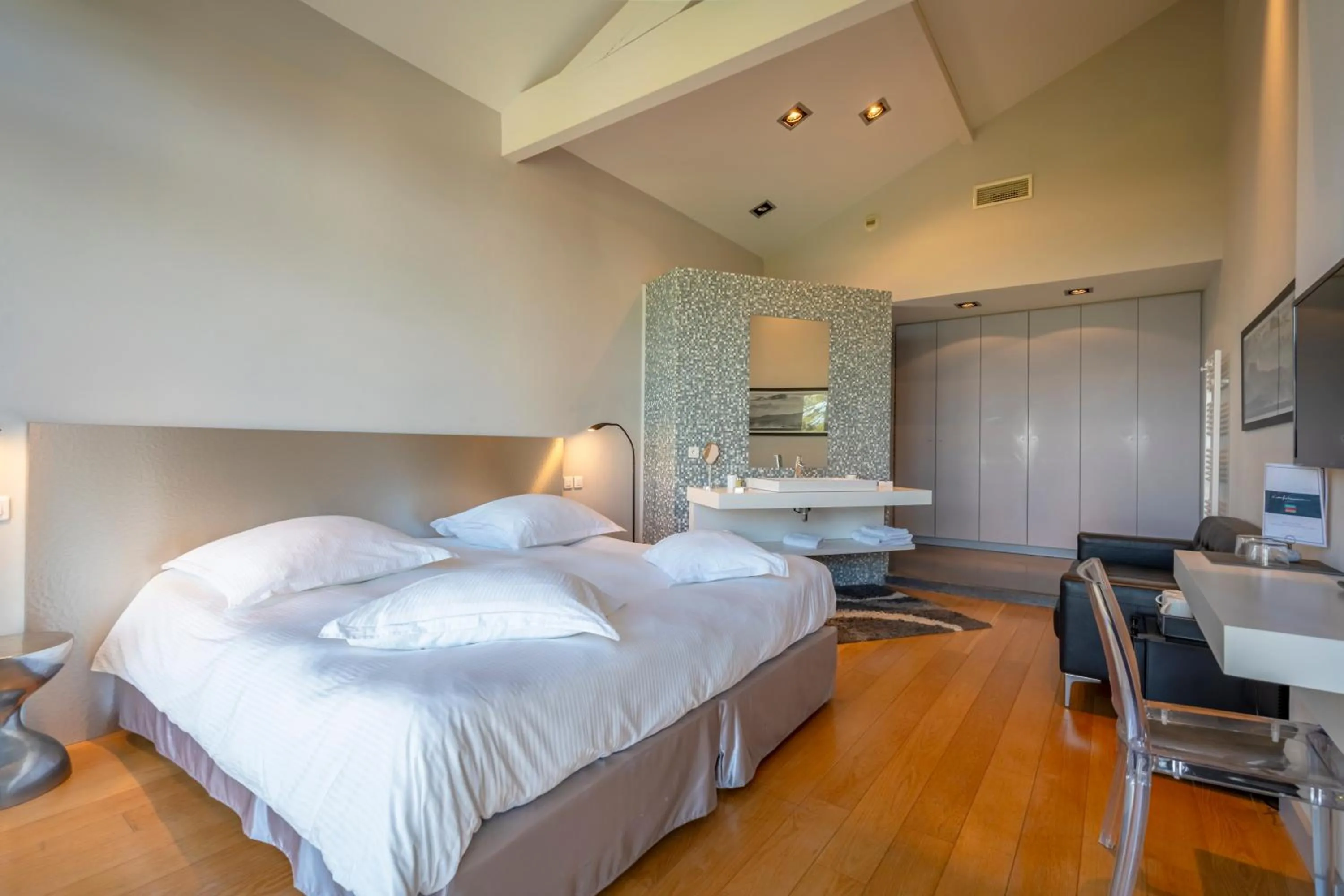 Photo of the whole room, Bed in Lafitenia Resort