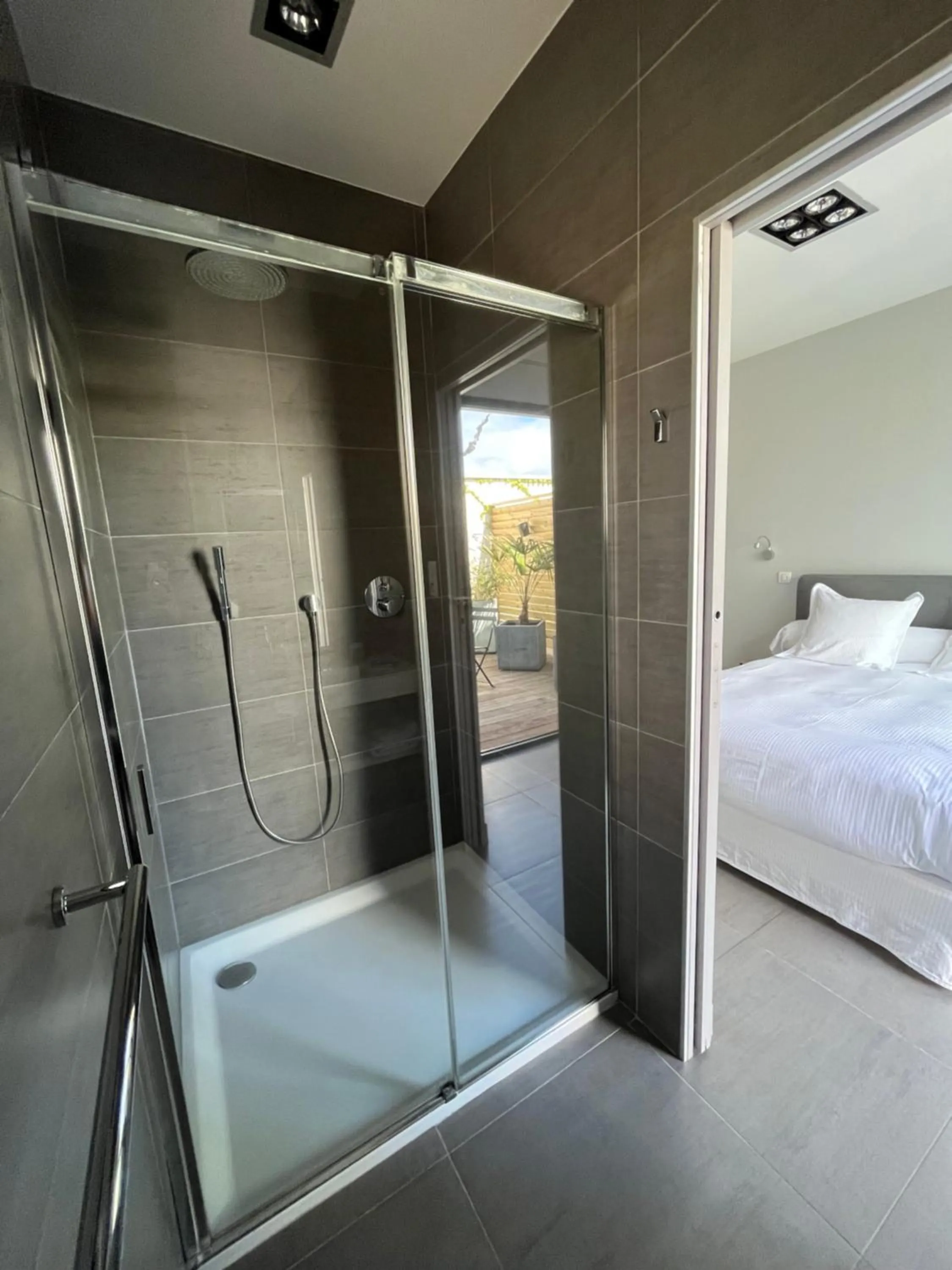 Shower, Bed in Lafitenia Resort
