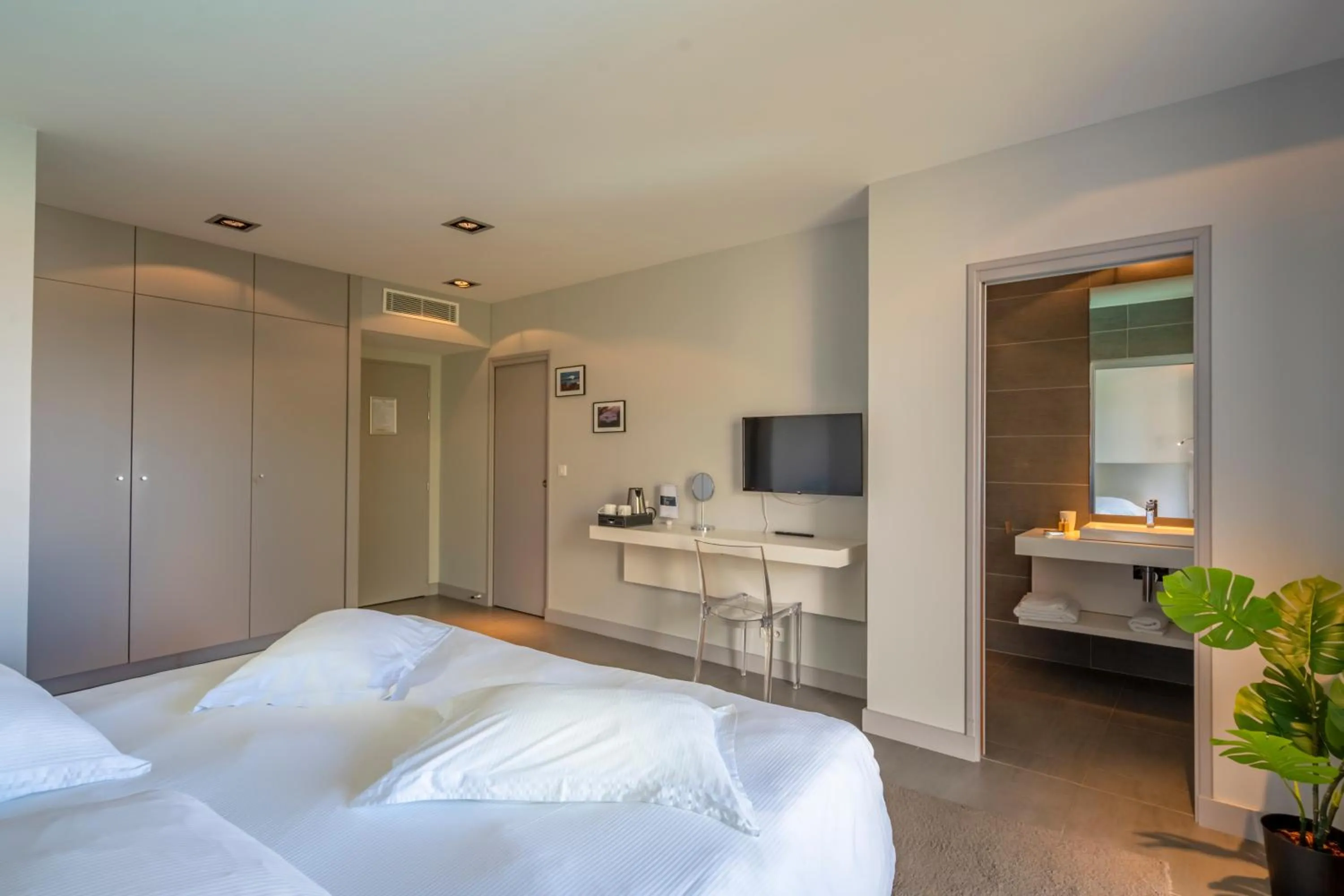 Photo of the whole room, Bed in Lafitenia Resort