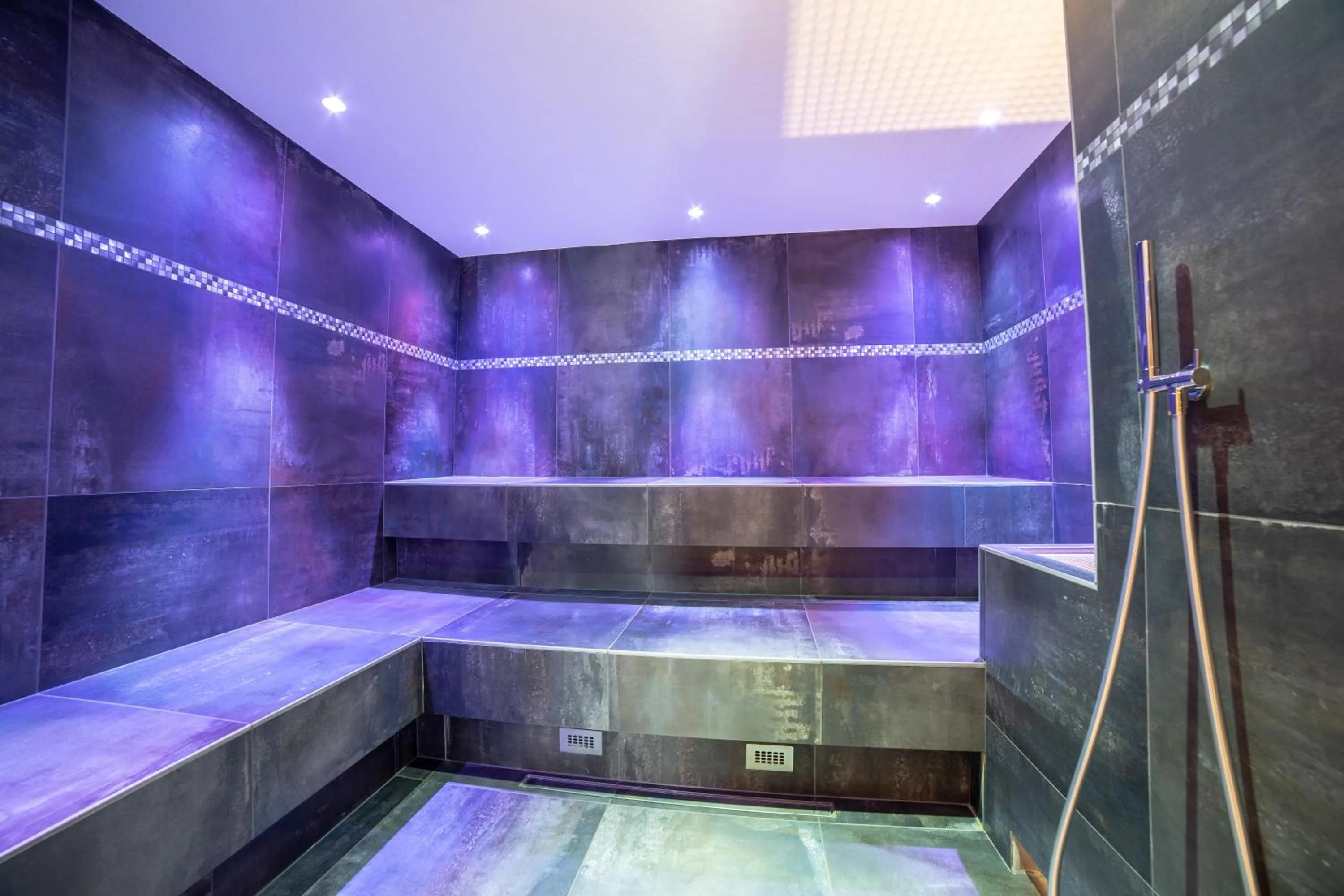 Steam room in Caminetto Mountain Resort