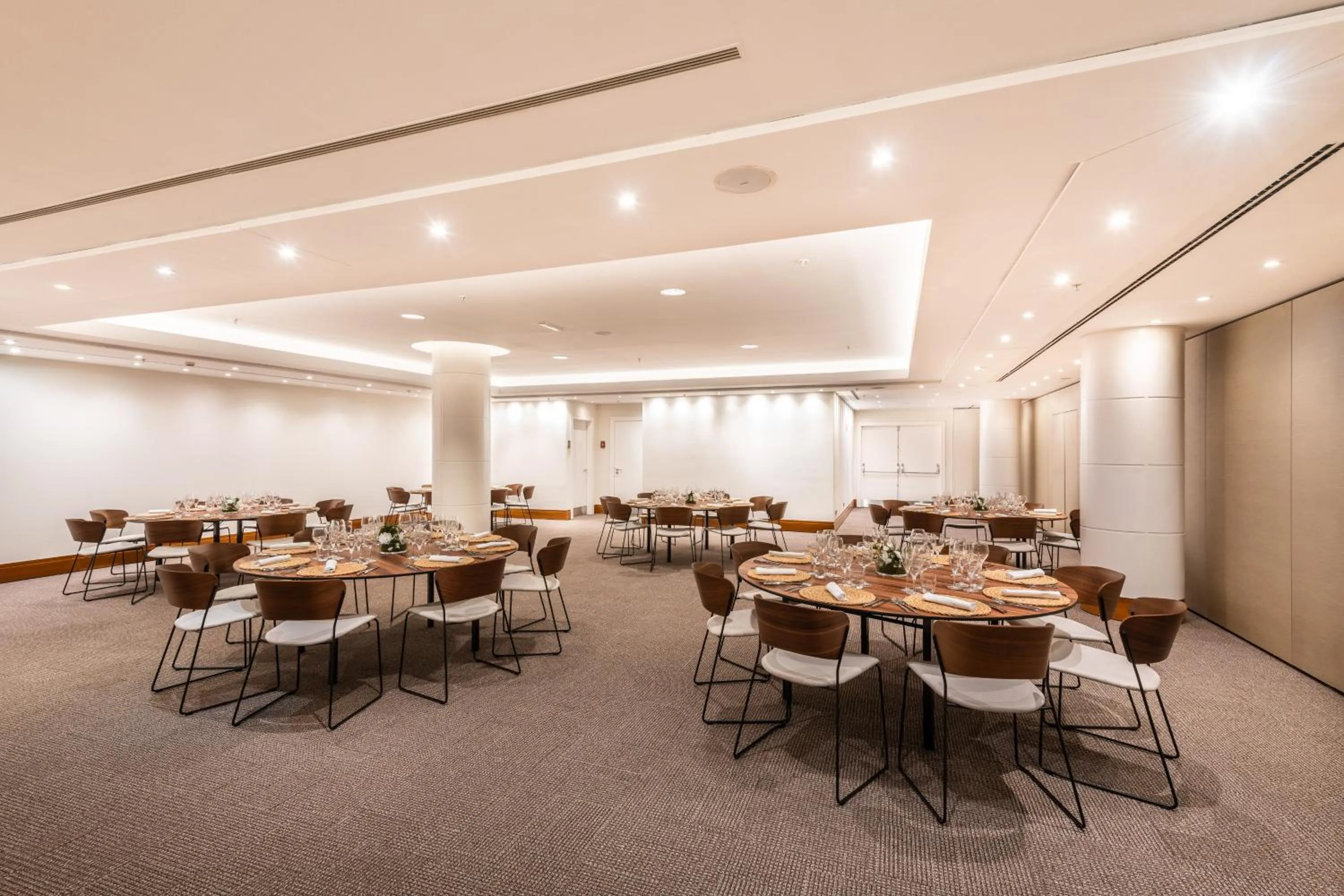 Restaurant/places to eat in Melia Valencia