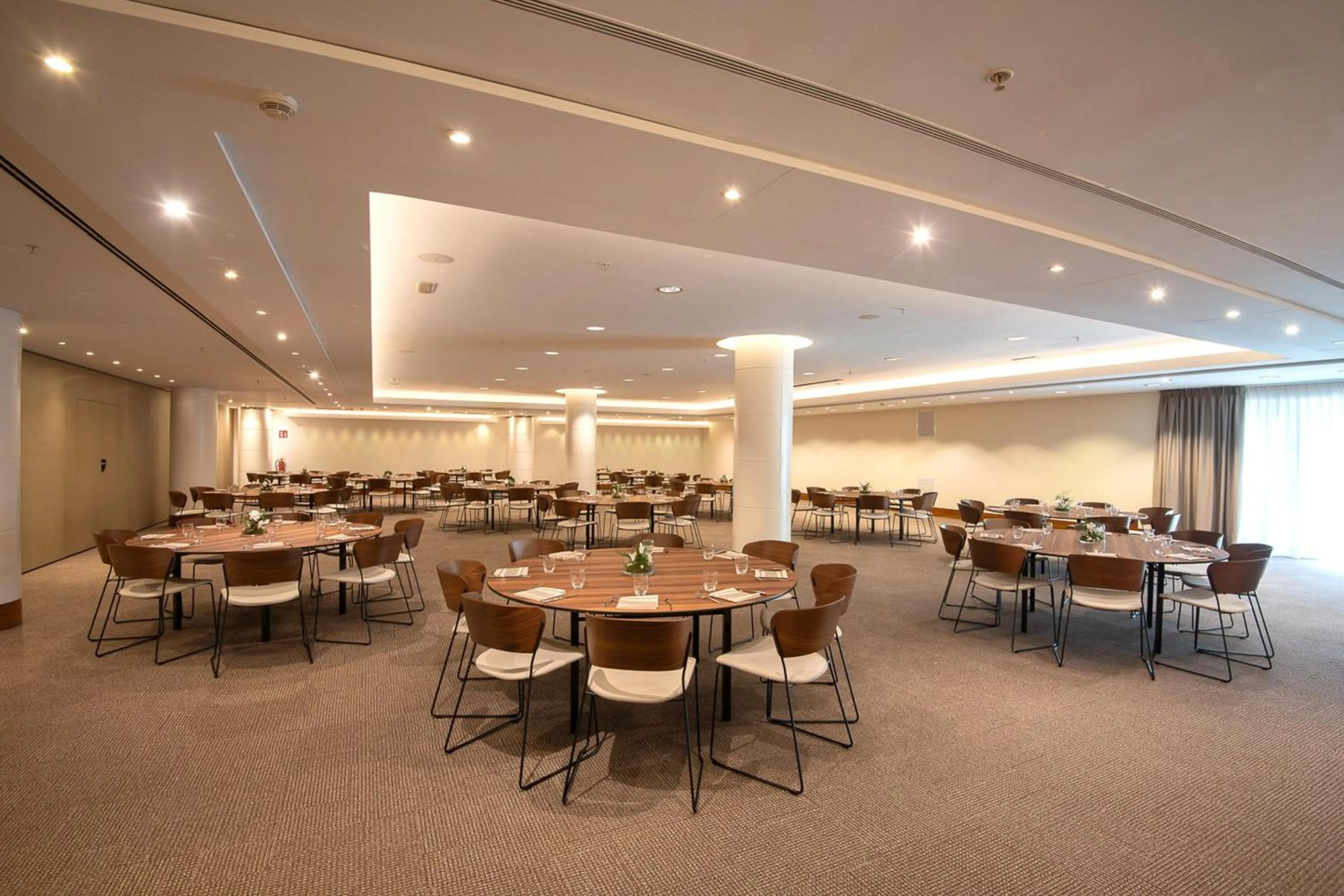 Restaurant/places to eat in Melia Valencia
