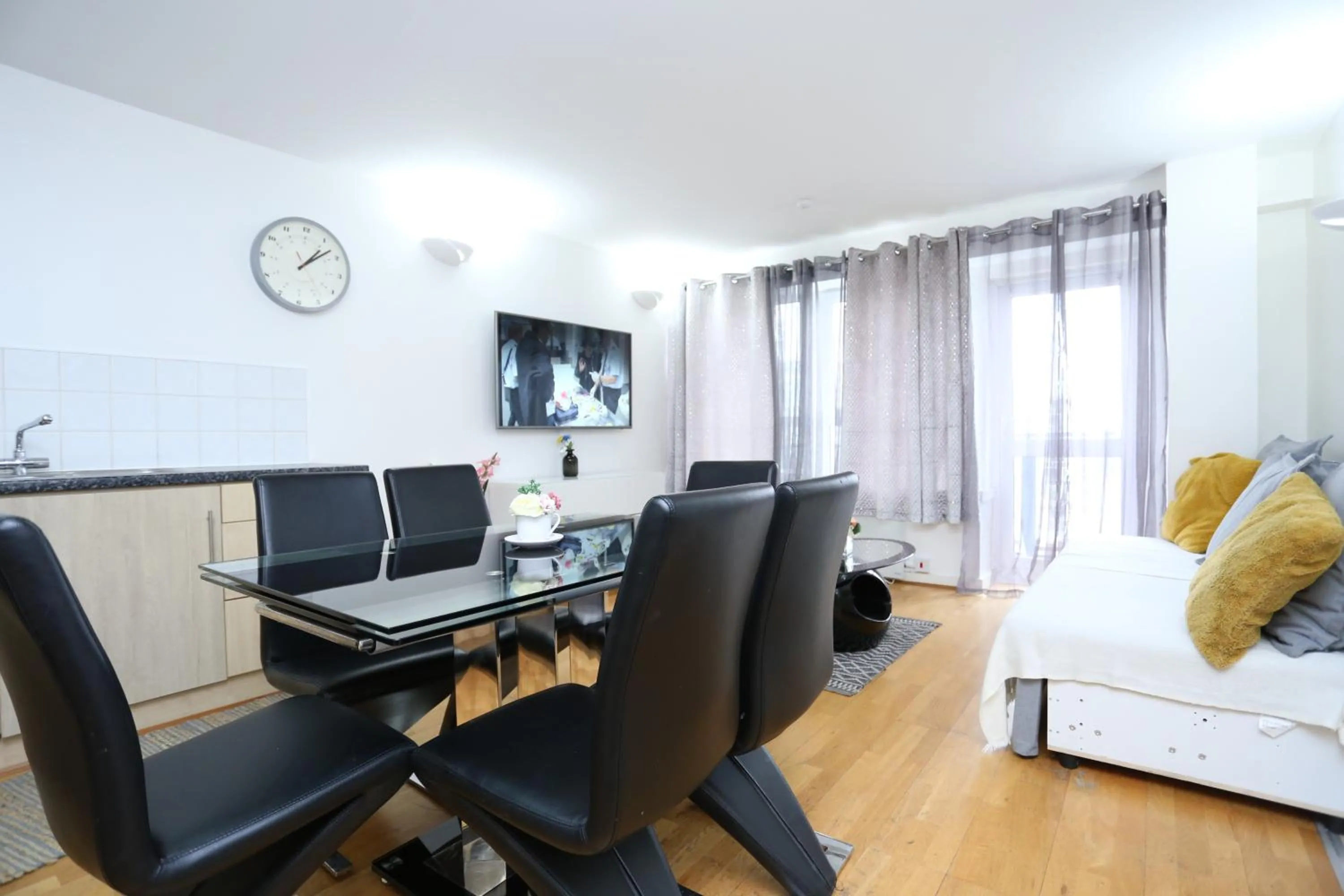 Bed in Gorgeous 2 bedroom 2 bathroom Woolwich