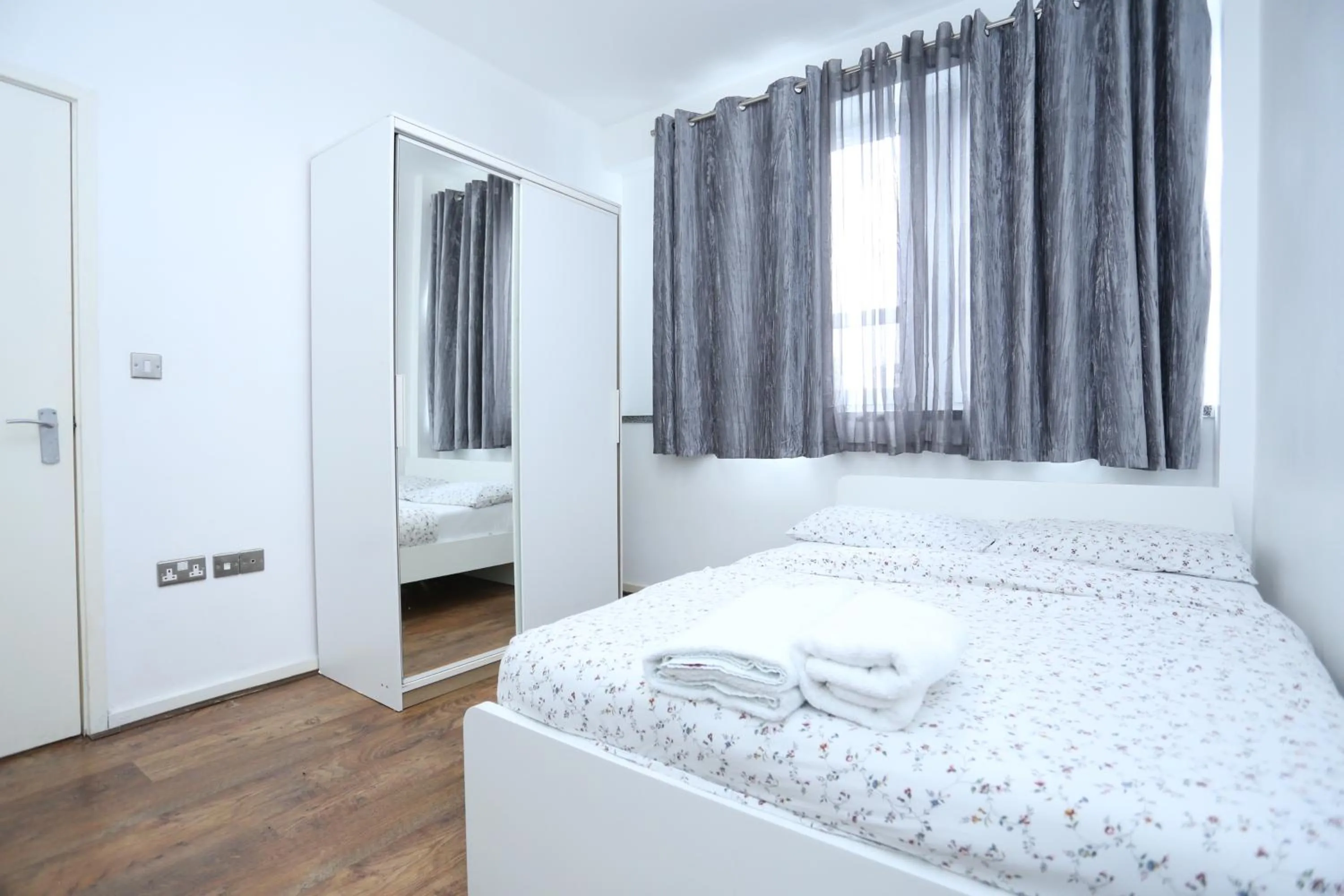 Bed in Gorgeous 2 bedroom 2 bathroom Woolwich