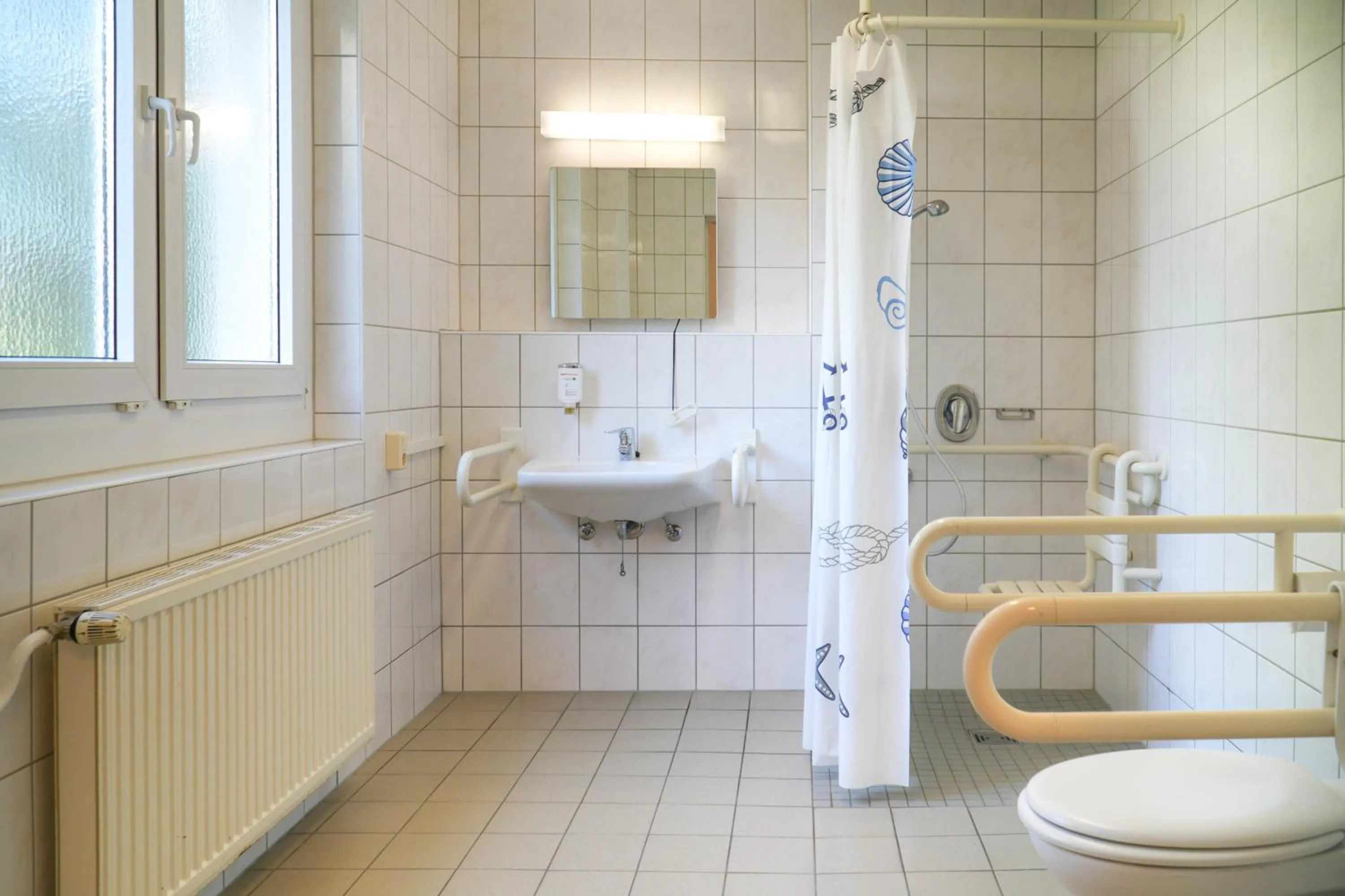 Facility for disabled guests in DJH Jugendherberge Dresden - Jugendgästehaus