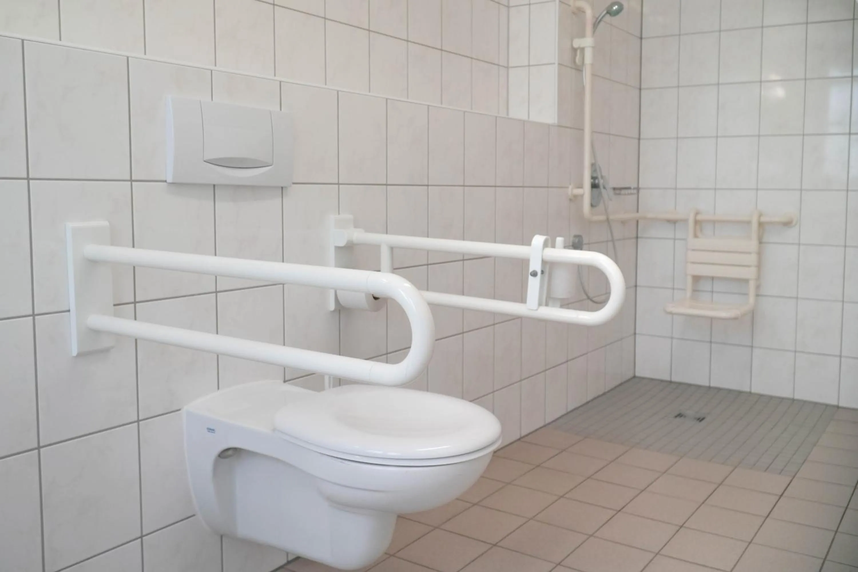 Facility for disabled guests in DJH Jugendherberge Dresden - Jugendgästehaus