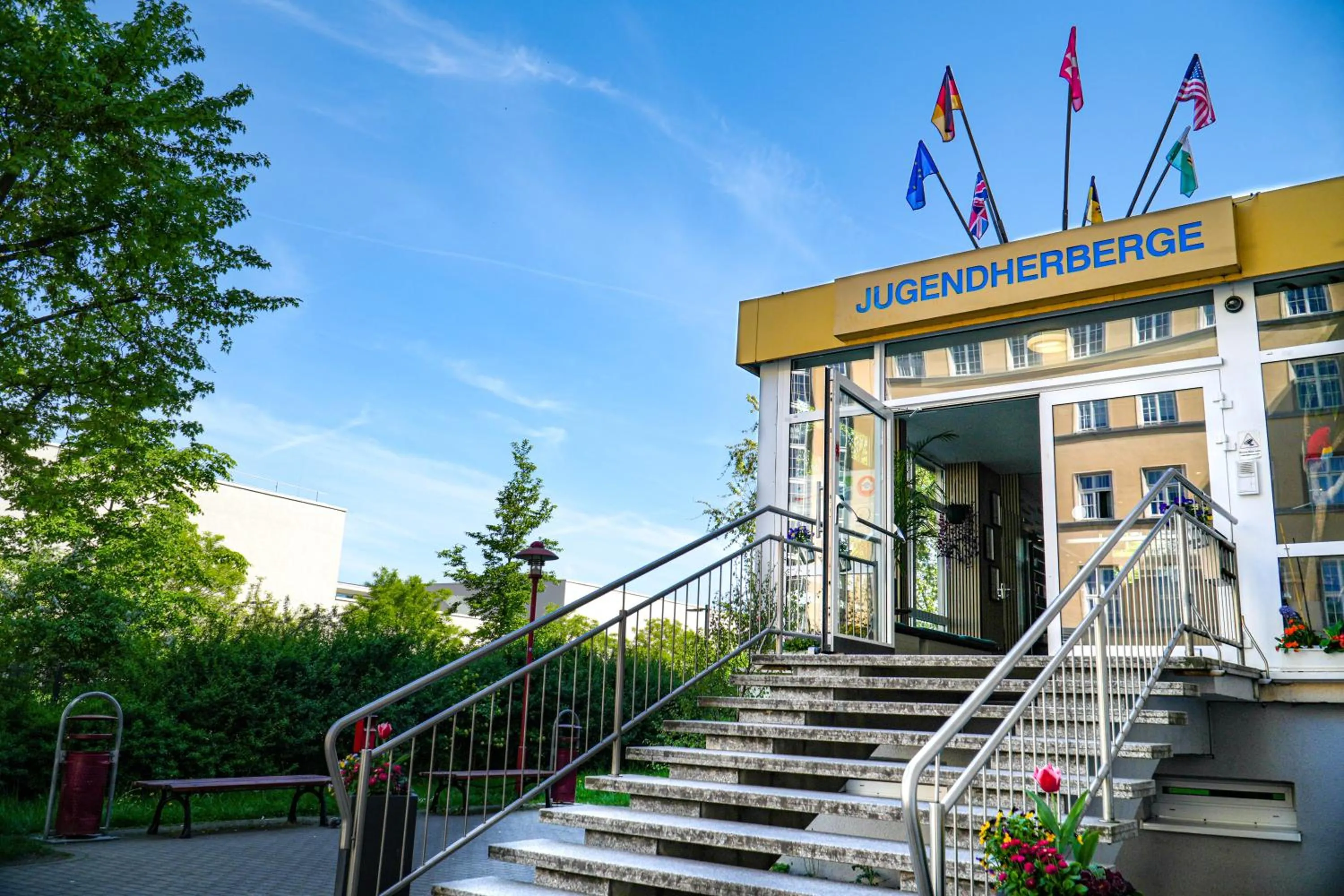 Facade/entrance in DJH Jugendherberge Dresden - Jugendgästehaus