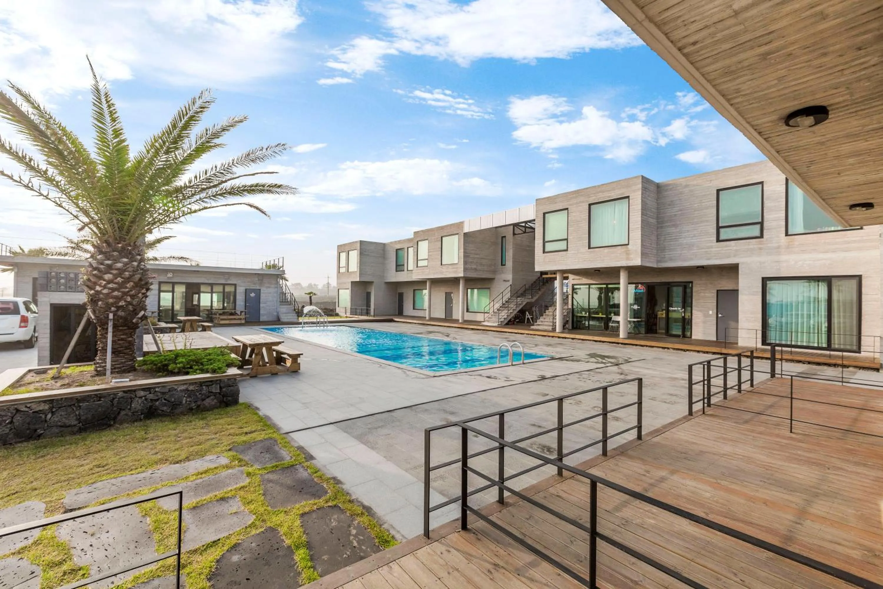 Property building in Lunamar Pension