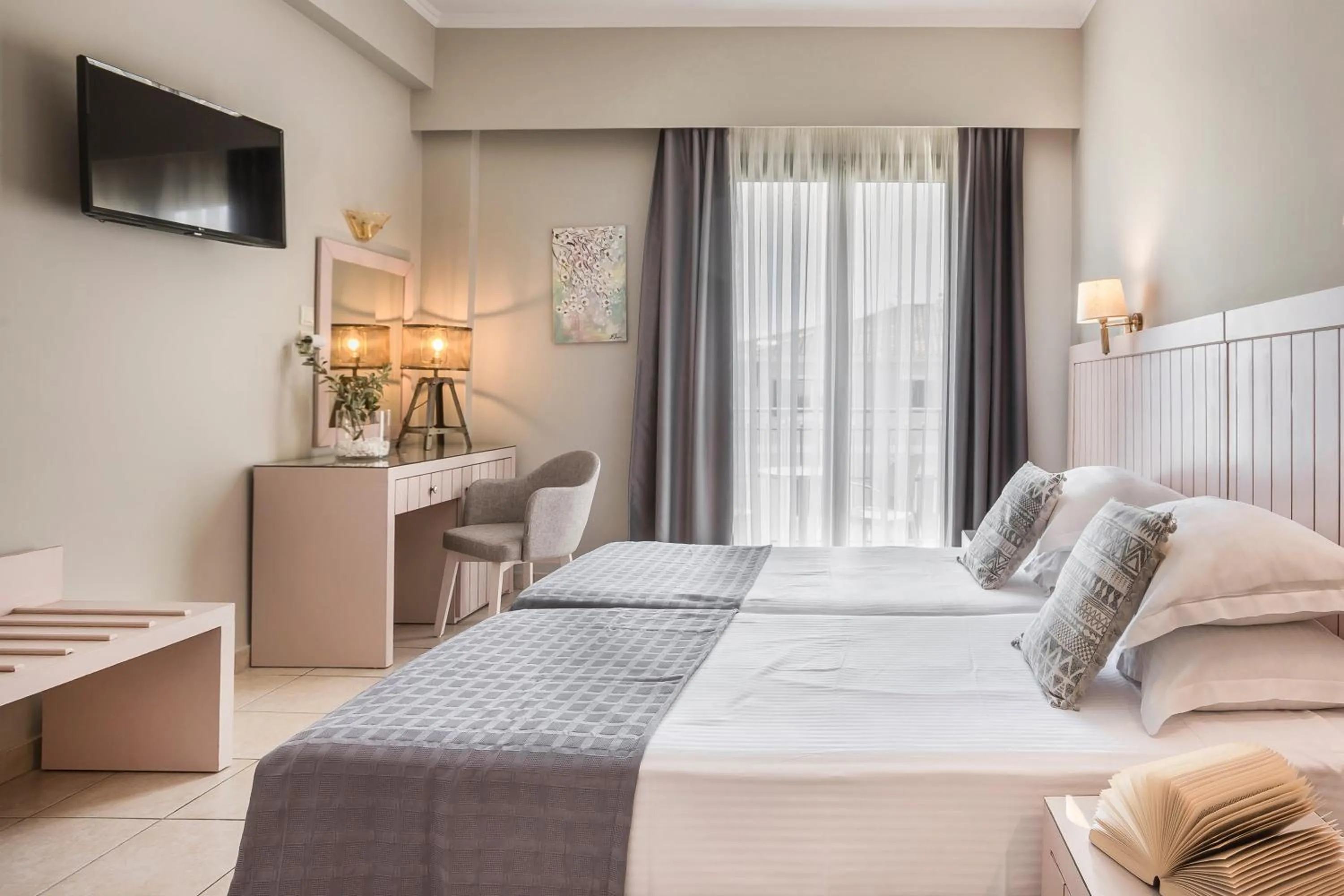Twin or Double Room with Balcony and Side Sea View in Tourist Boutique Hotel