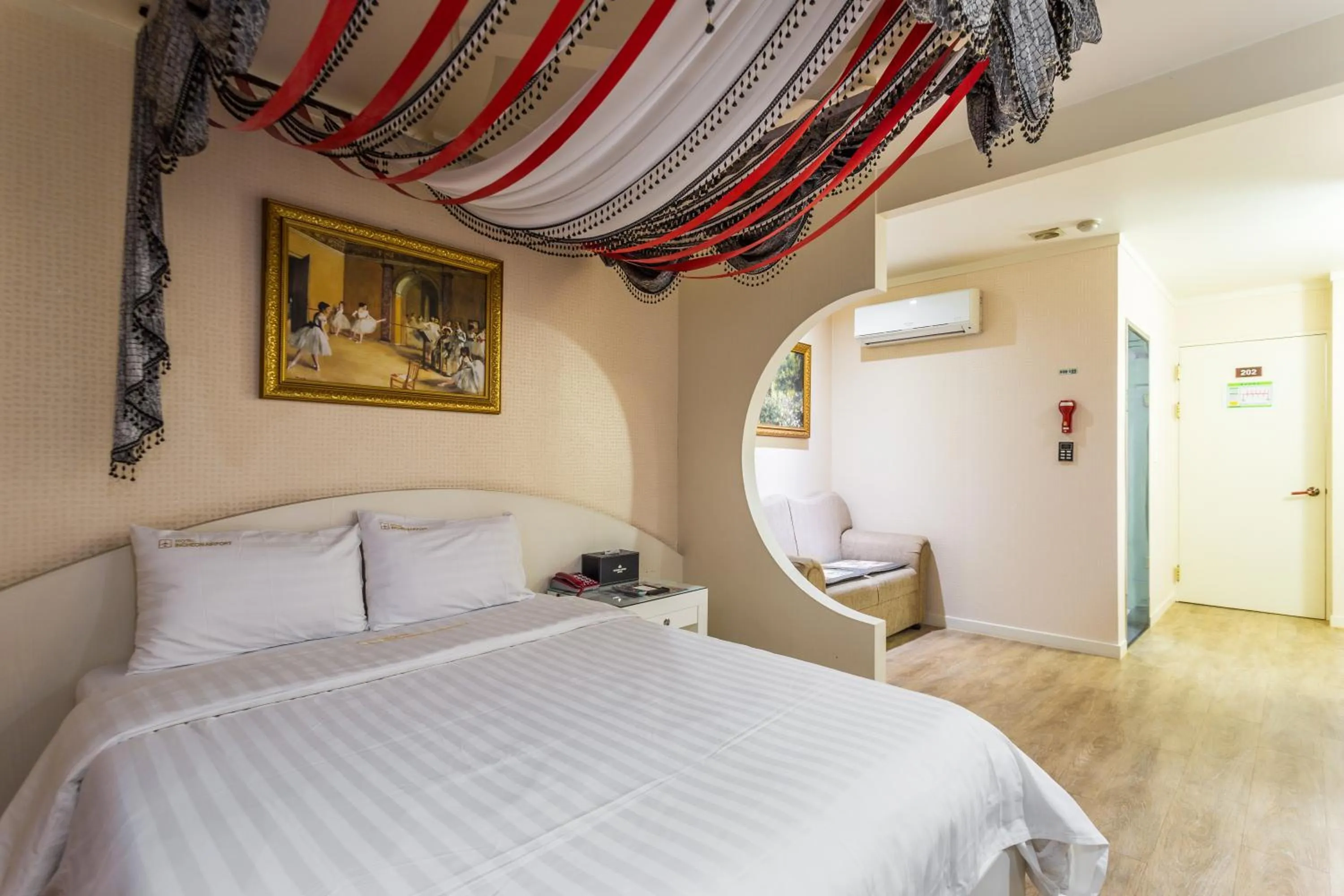 Photo of the whole room, Bed in Incheon Airport Hotel