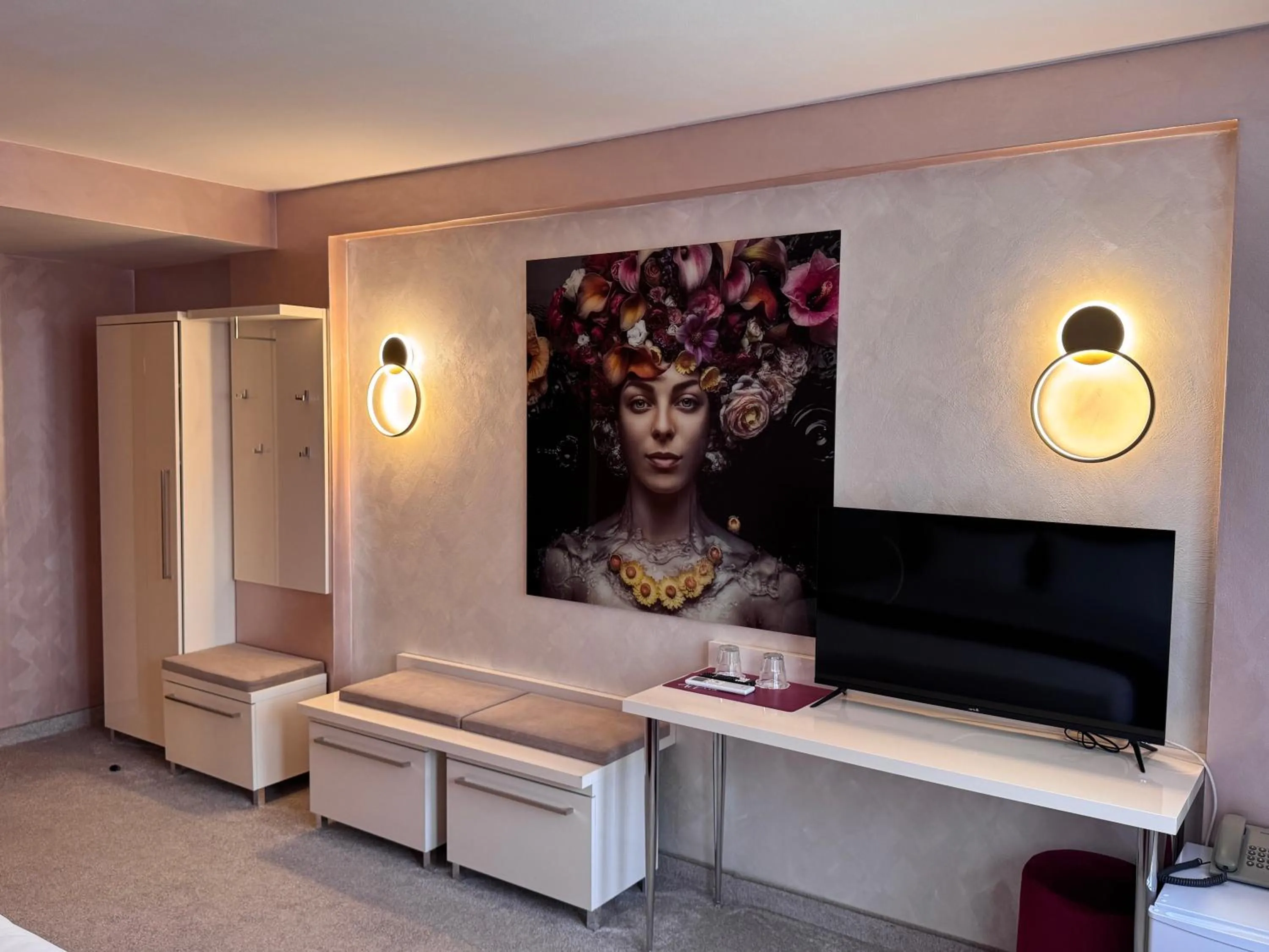 Communal lounge/ TV room in Hotel Dafi