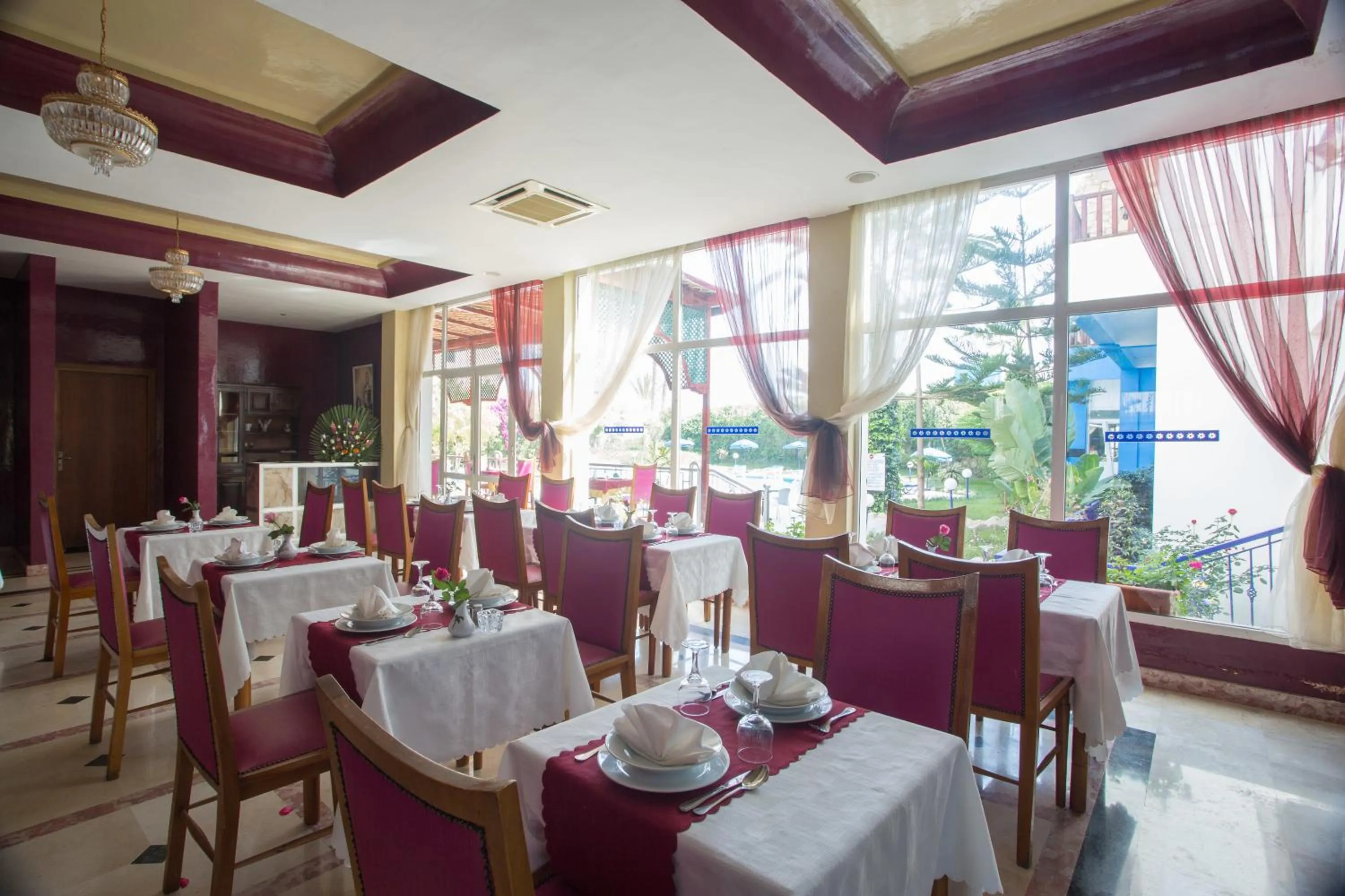 Restaurant/places to eat in Hotel Residence Rihab
