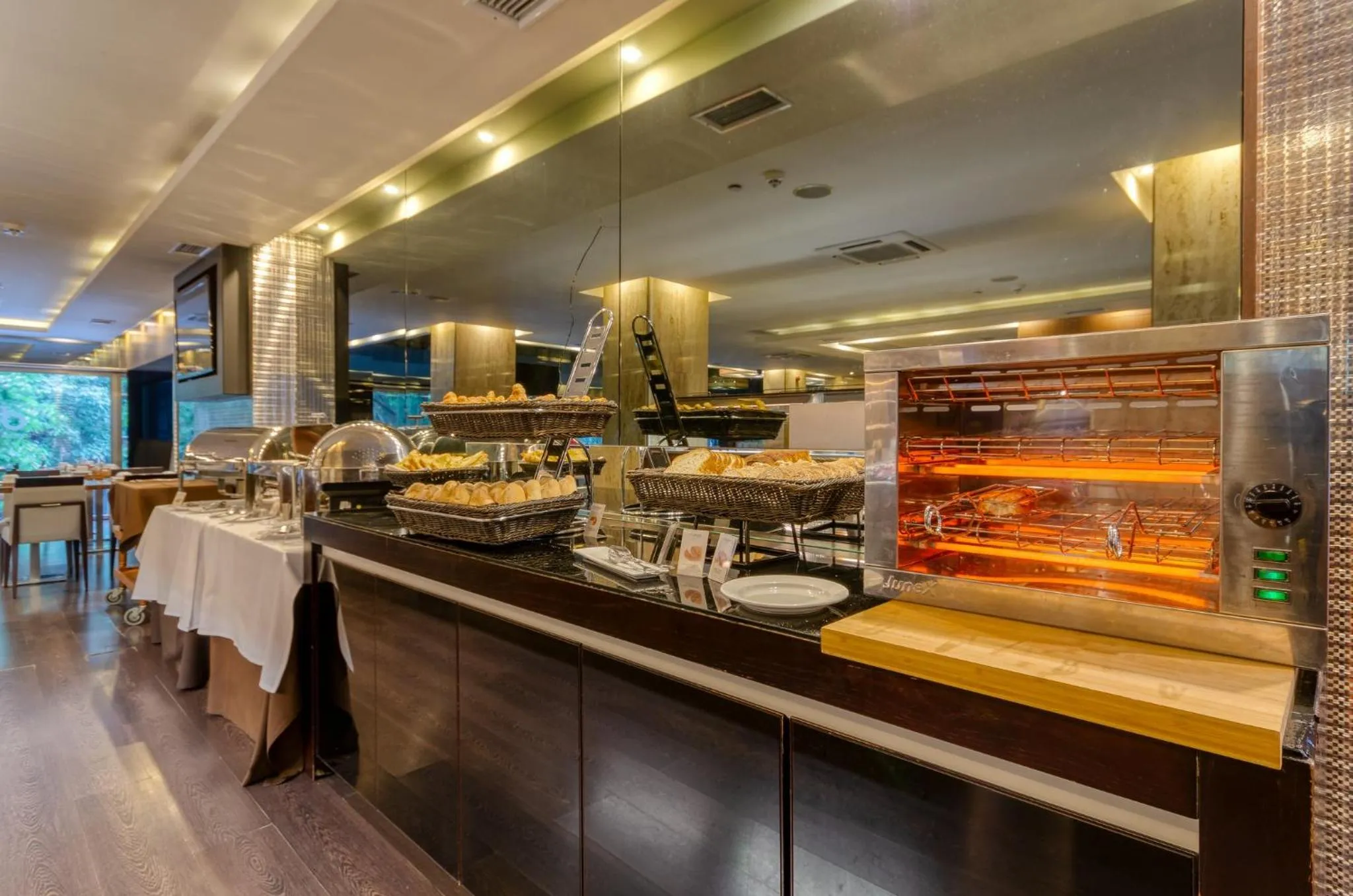 Restaurant/places to eat in TURIM Av. Liberdade Hotel