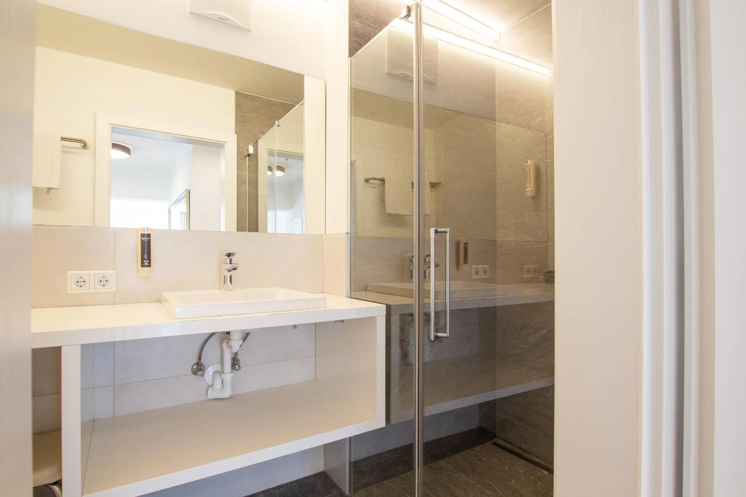 Shower in Panorama Apartments - Steinbock Lodges
