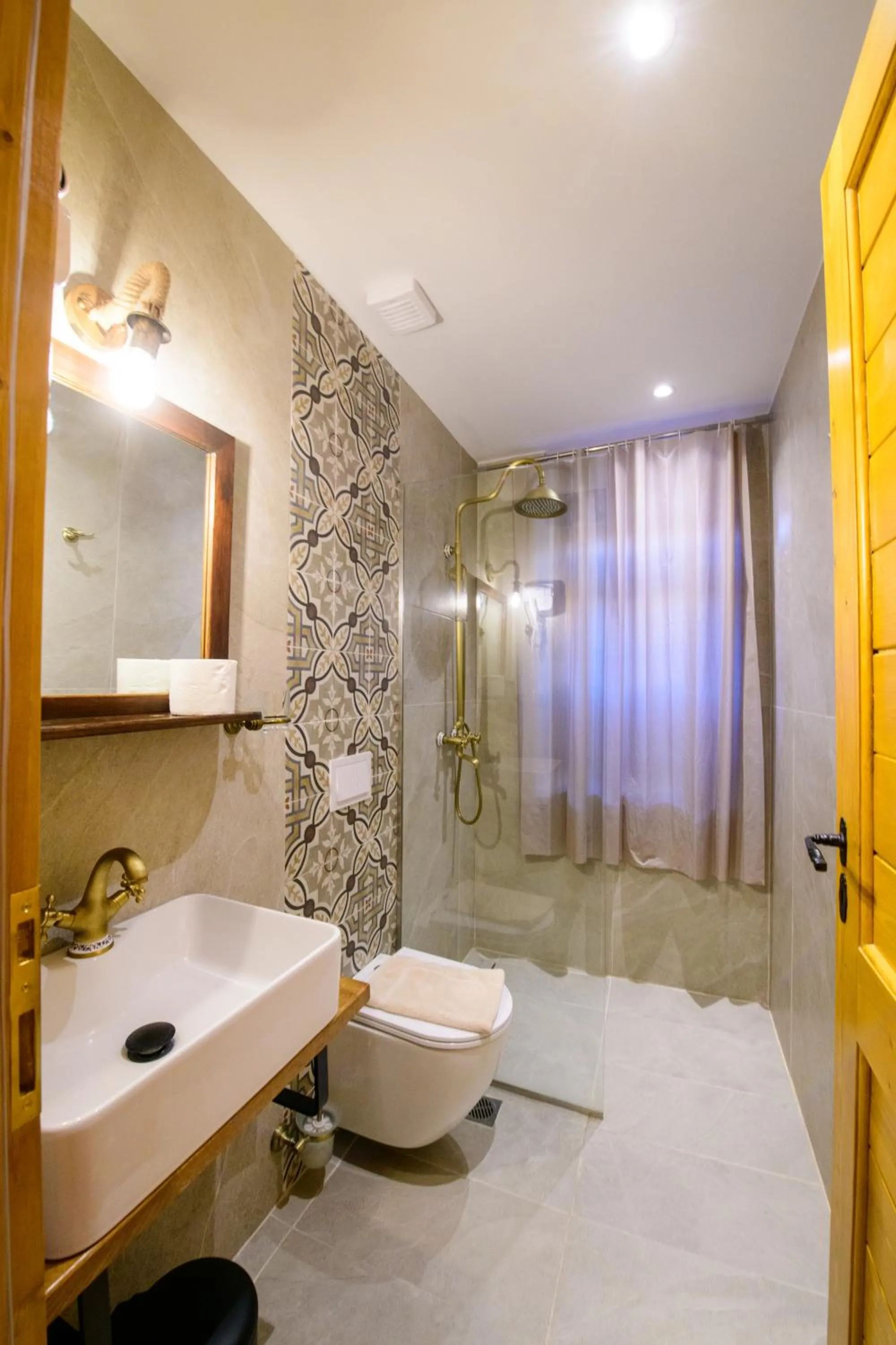 Shower in Agios Germanos