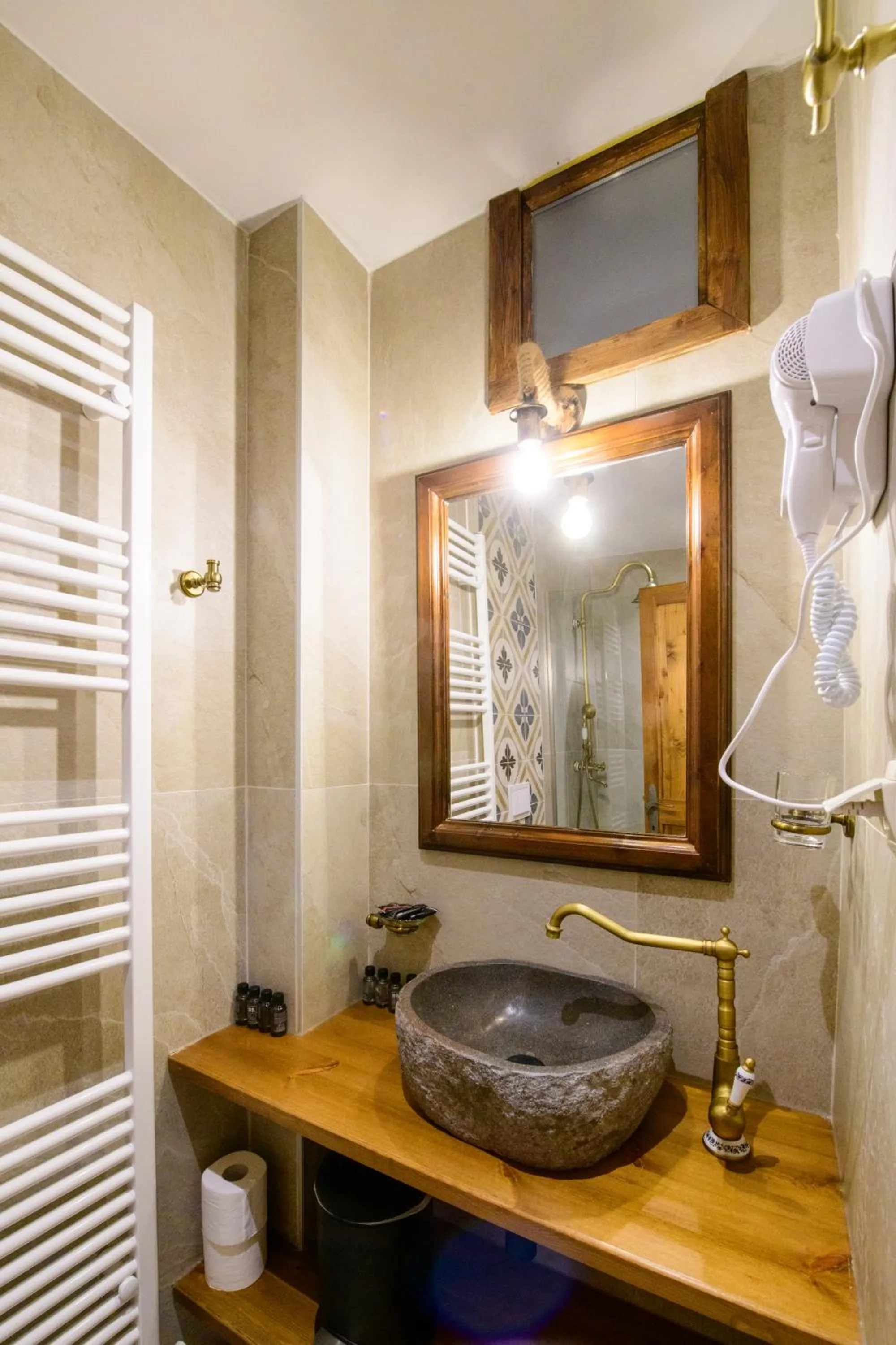 Shower in Agios Germanos