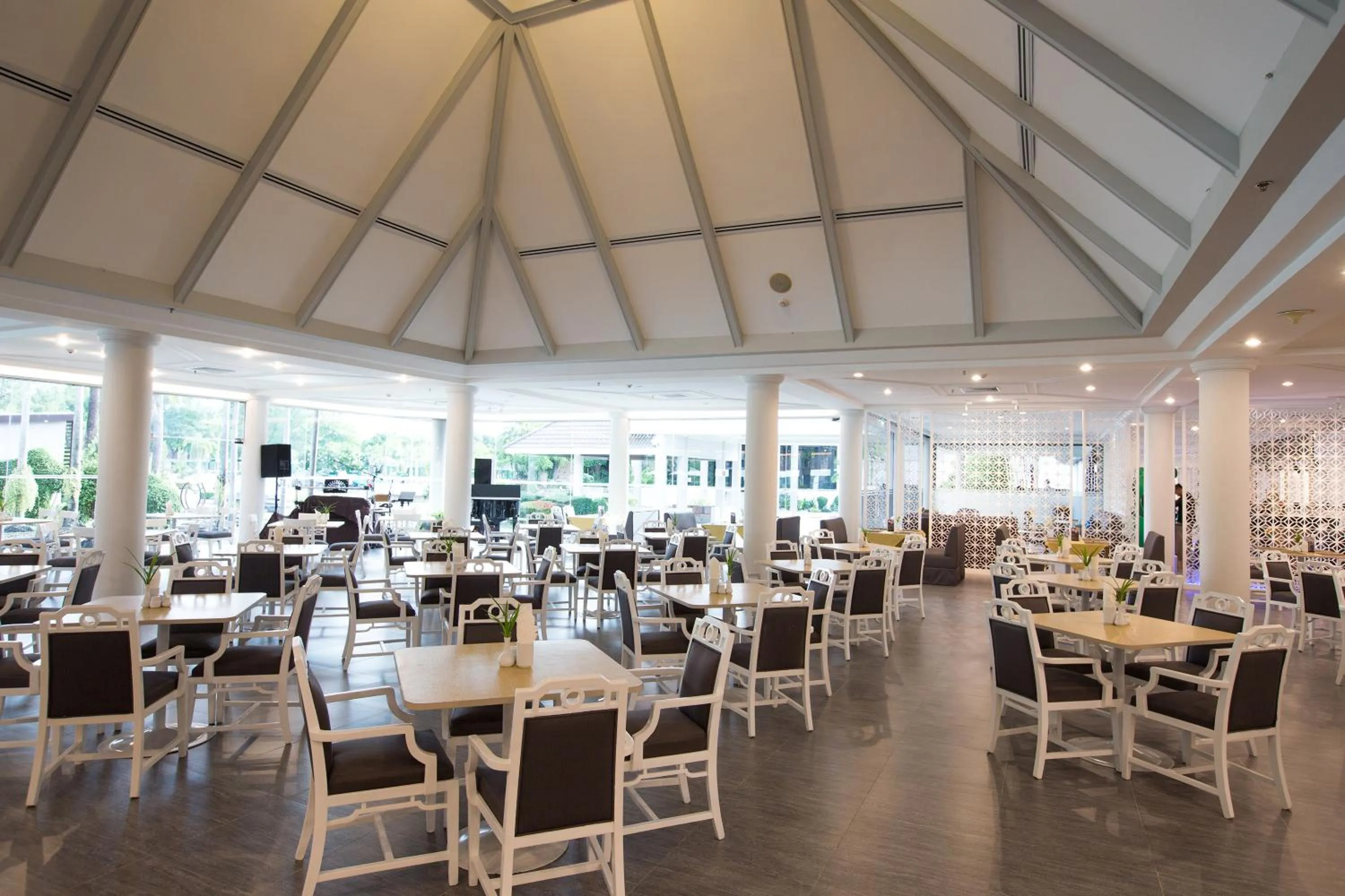 Restaurant/places to eat in The Imperial Hotel & Convention Centre Phitsanulok