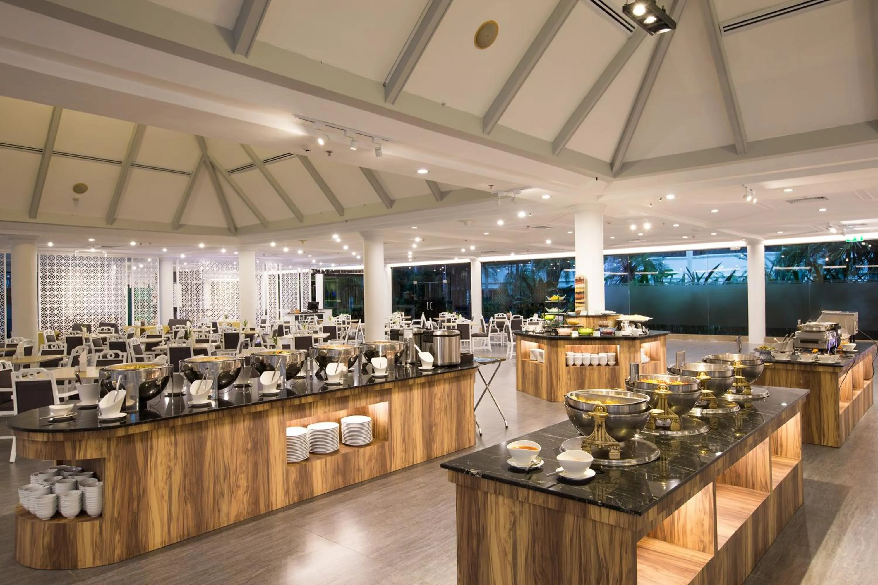 Restaurant/places to eat in The Imperial Hotel & Convention Centre Phitsanulok