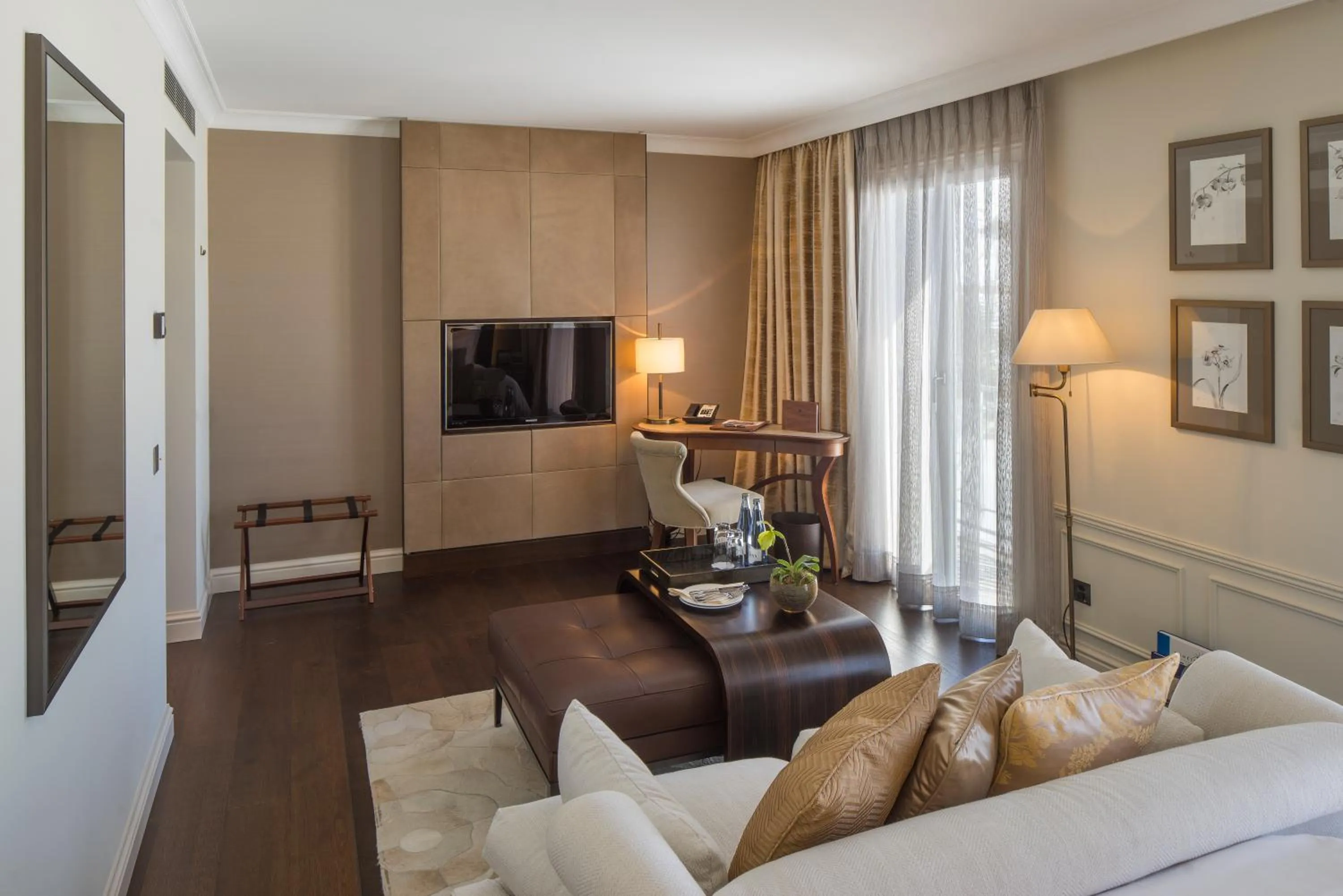 Photo of the whole room, Bed in Hotel Villa Honegg