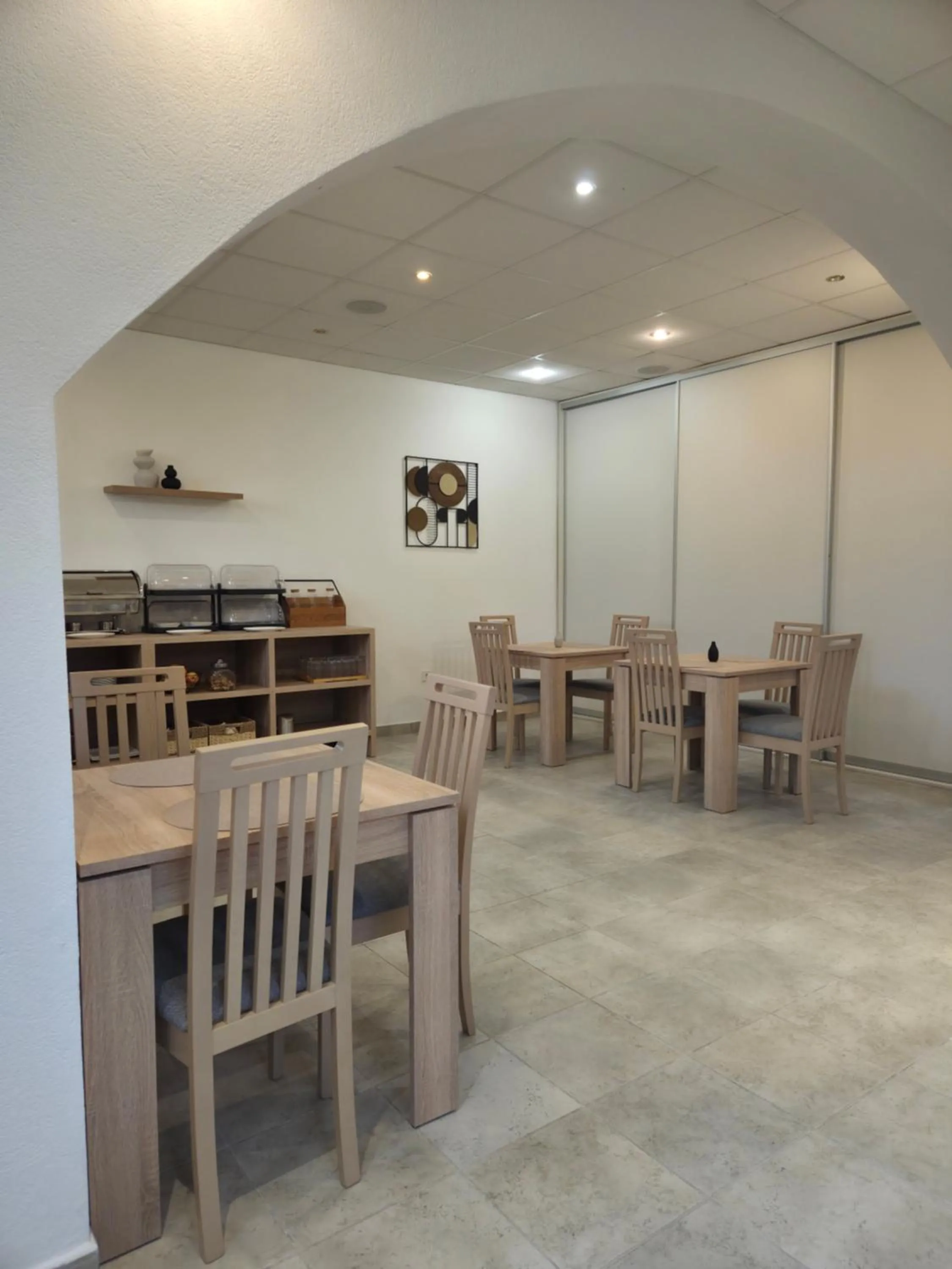 Restaurant/places to eat in Apartments G