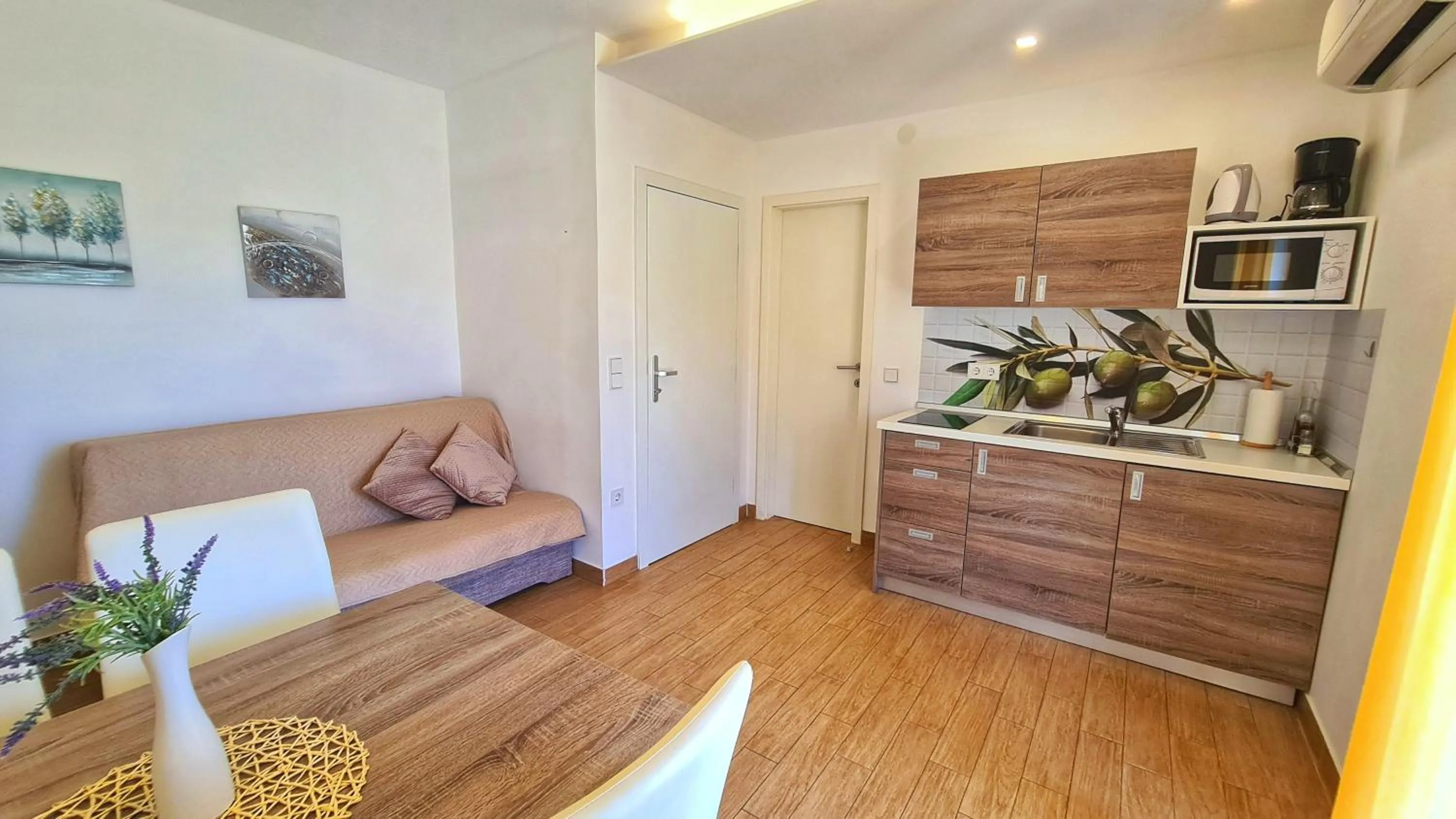 Coffee/tea facilities in Apartments G